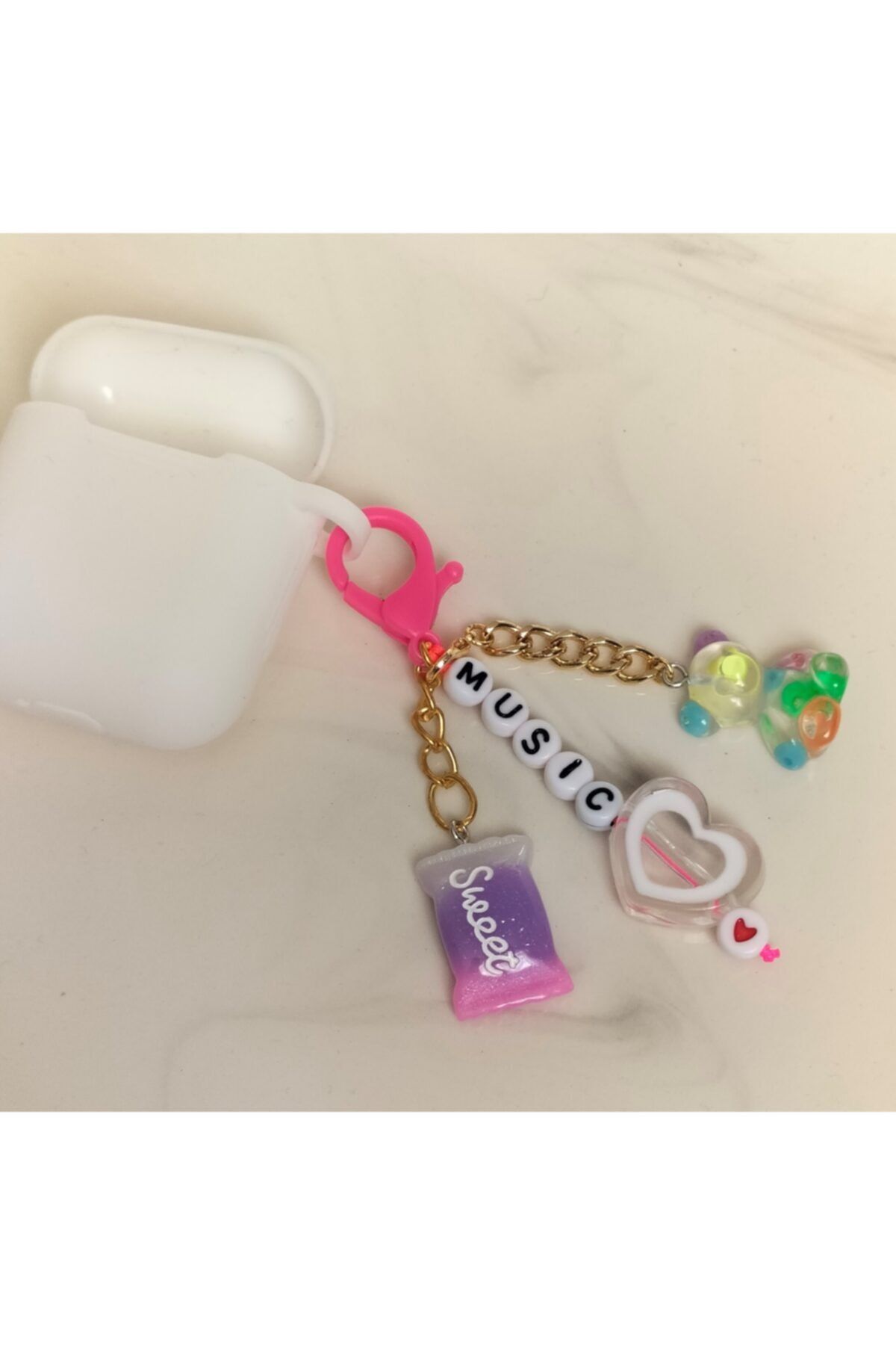 NurCollection Airpods 1. Ve 2. Nesil Uyumlu Silikon Kılıf Aksesuarlı Kılıf Beyaz Renk Airpods Kılıf