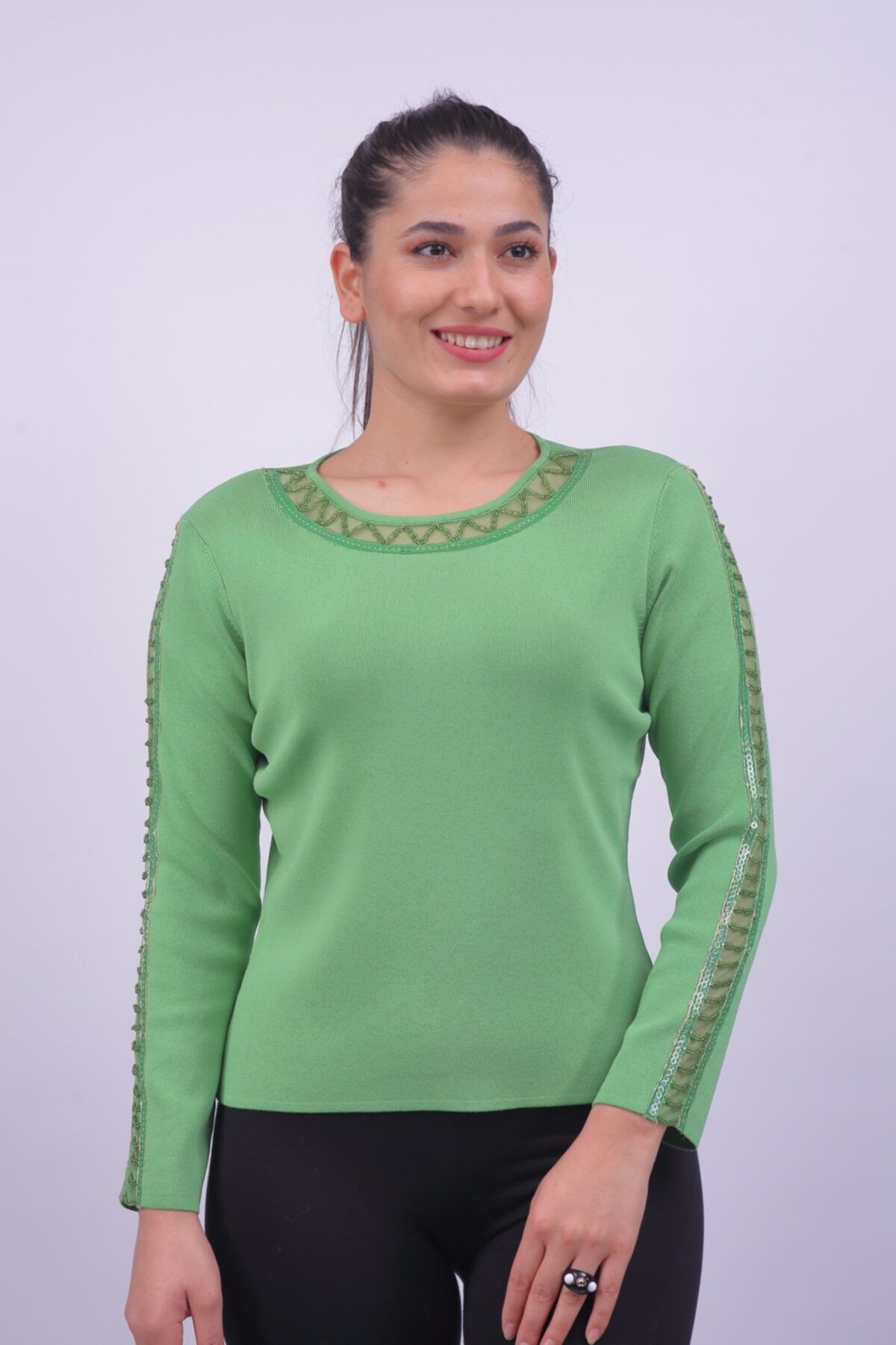 Sude Kadın Ithal 12 Ay Tül Detay Üzeri Boncuk Işlemeli El Işi Uzun Kol Yeşil Triko Bluz 2261