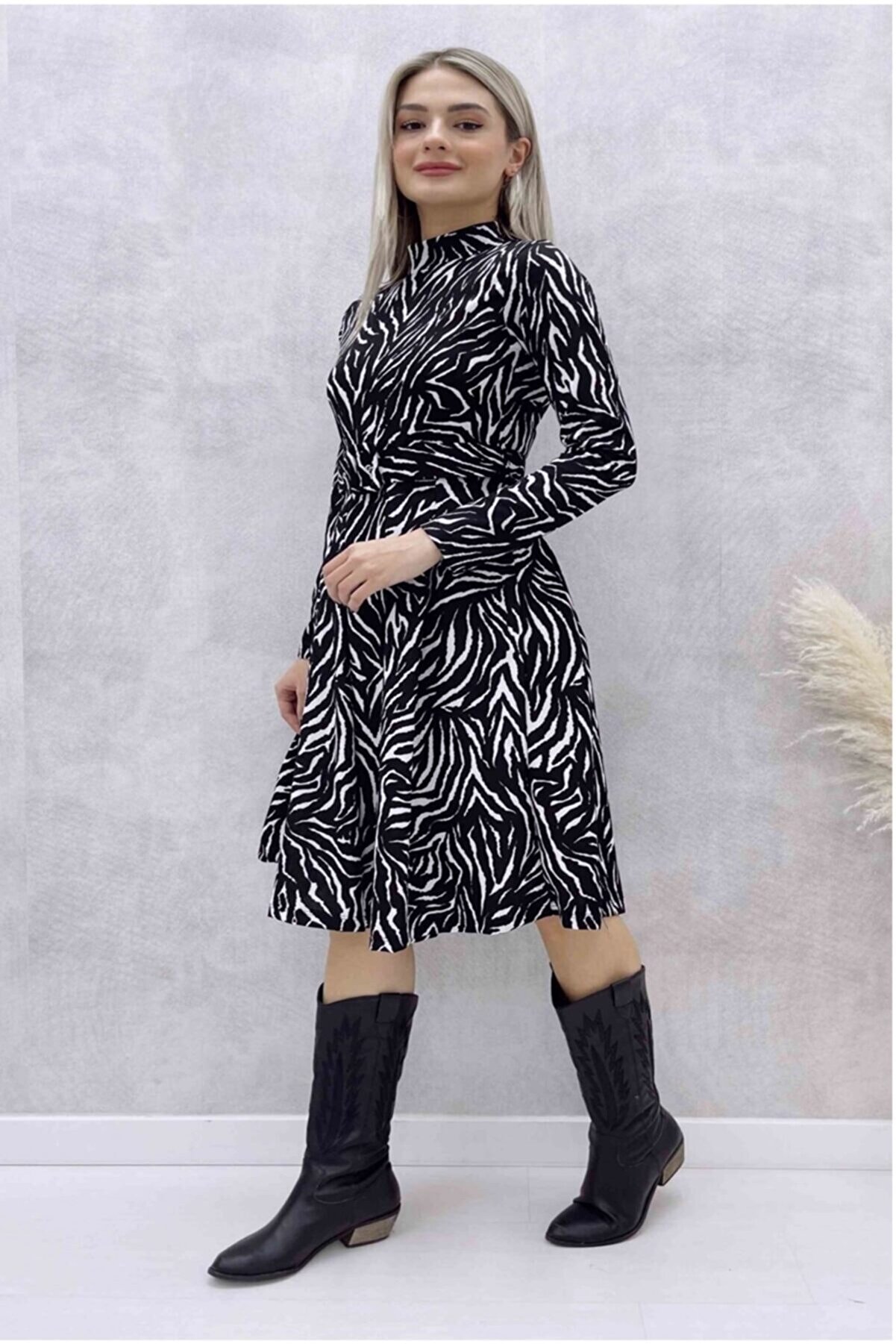 bayansepeti Esnek Kumaş Kemer Detaylı Uzun Kollu Zebra Desenli Midi Elbise Dks-021