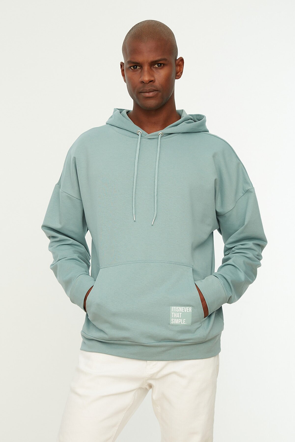 TRENDYOL MAN Mint Erkek Kapüşonlu Oversize Uzun Kollu Etiket Aplikeli Basic Sweatshirt TMNSS21SW0221