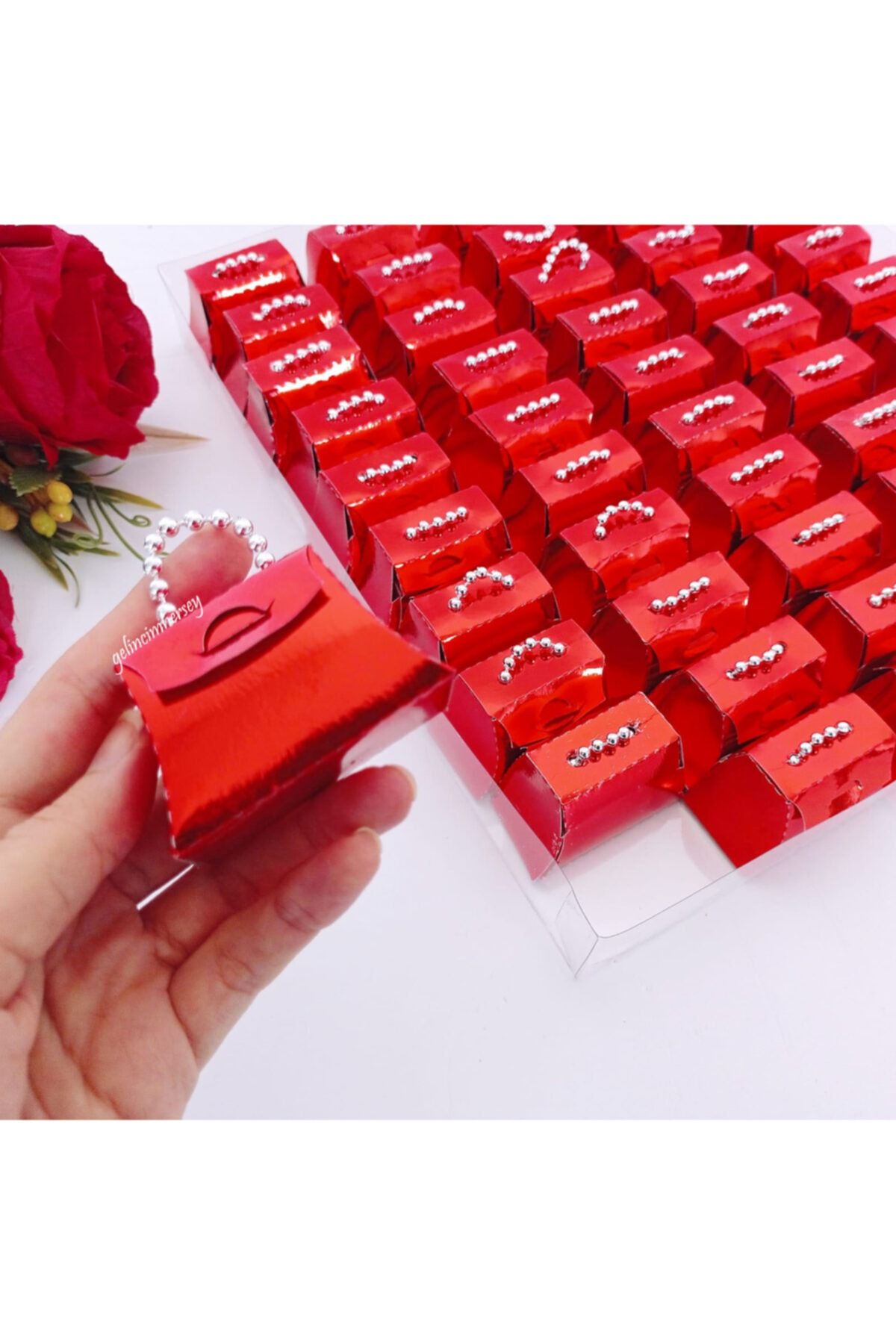Gelincimherşey Kırmızı 50’li Mini Çanta Şeklinde Boncuklu Ambalajlı Hediyelik Kutu Kına