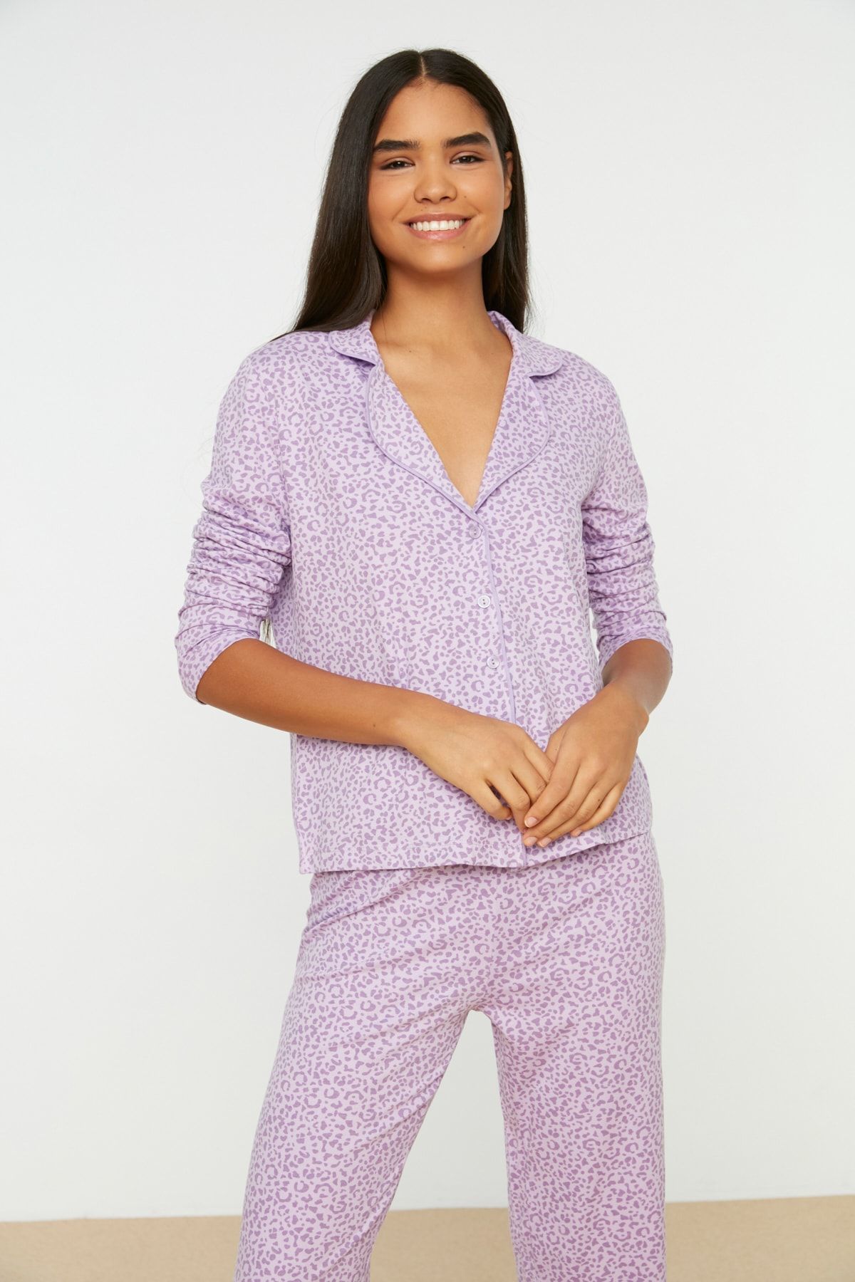 TRENDYOLMİLLA Lila Pamuklu Leopar Desenli Biye Detaylı Gömlek-Pantolon Örme Pijama Takımı THMAW21PT0616