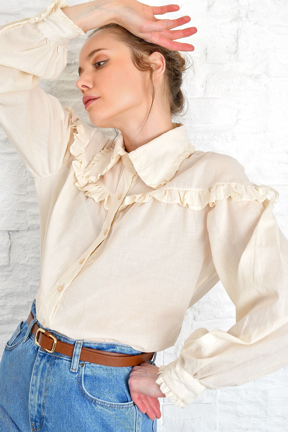 Trend Alaçatı Stili Kadın Bej Fırfır Detaylı Dokuma Gömlek Alc-X4175