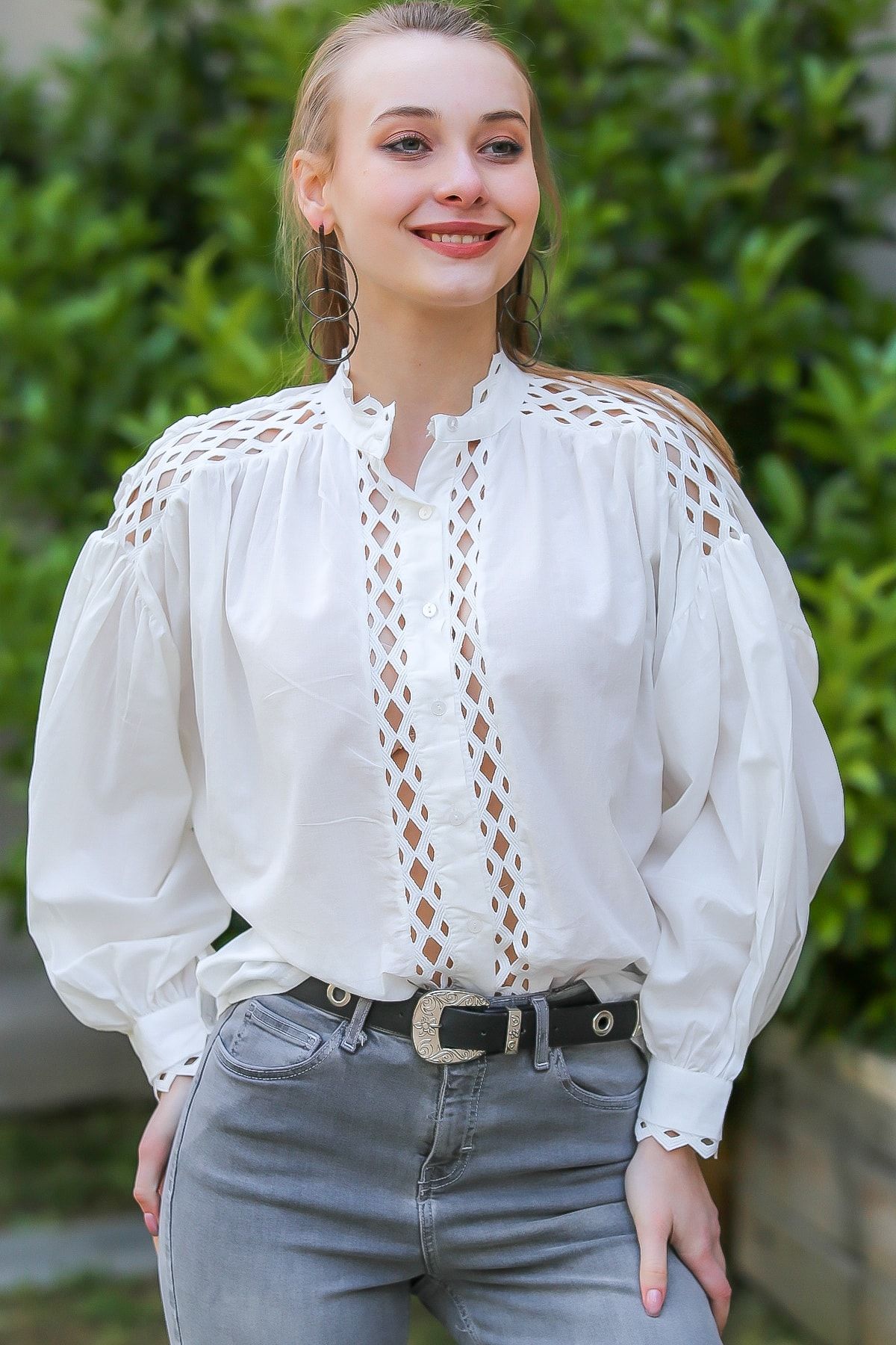 Chiccy Kadın Beyaz Vintage Yakası Ve Omuzları Ara Dantelli Balon Kol Gömlek M10010400Gm99542