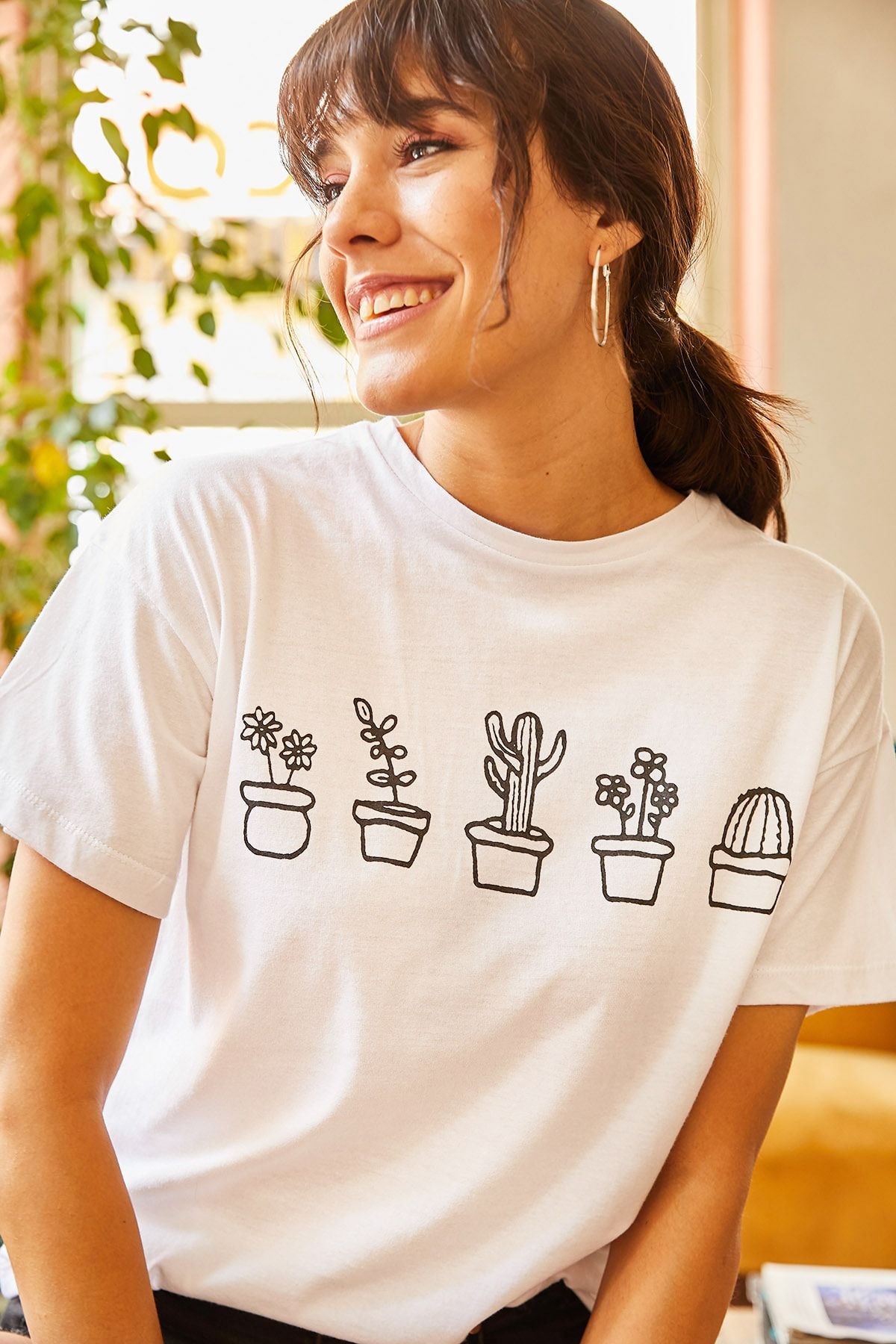 Olalook Kadın Beyaz Kaktüs Baskılı T-shirt TSH-19000349