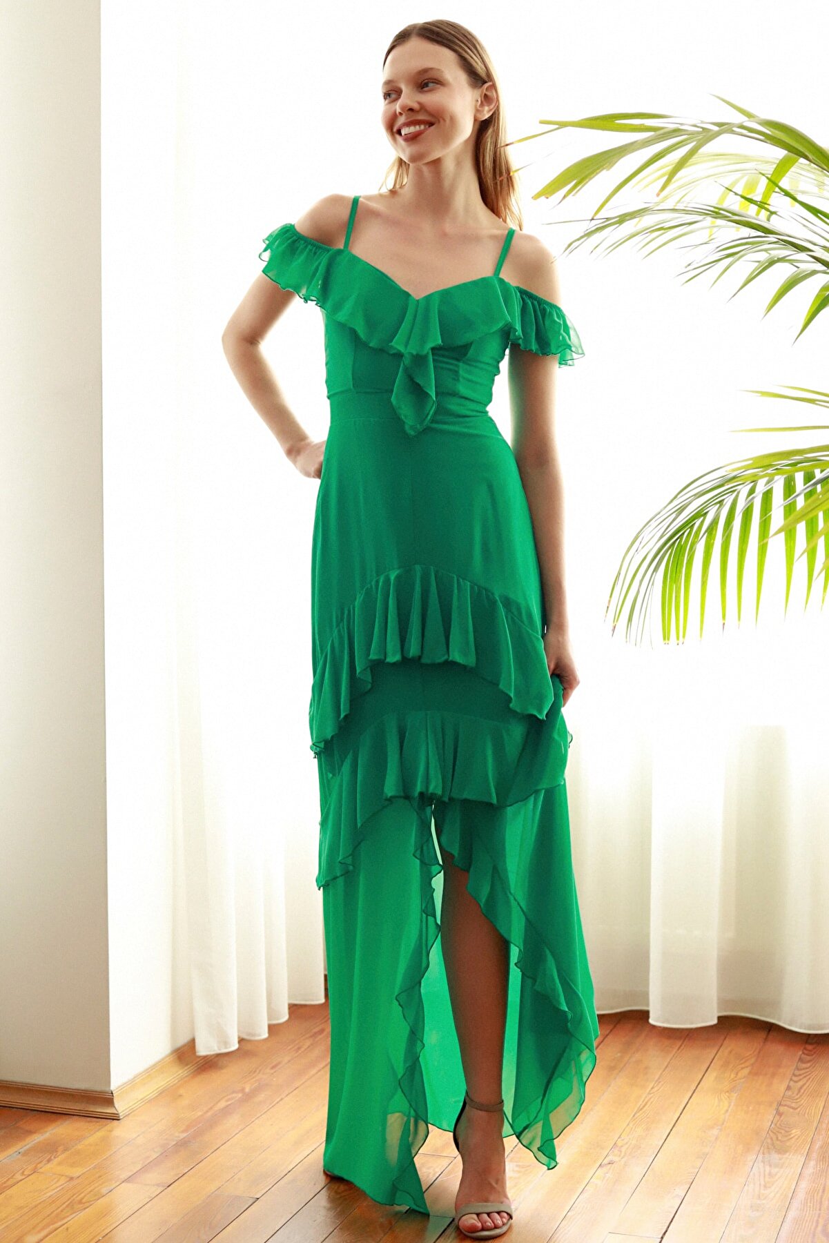 TRENDYOLMİLLA Yeşil Volanlı  Abiye & Mezuniyet Elbisesi TPRSS20AE0170