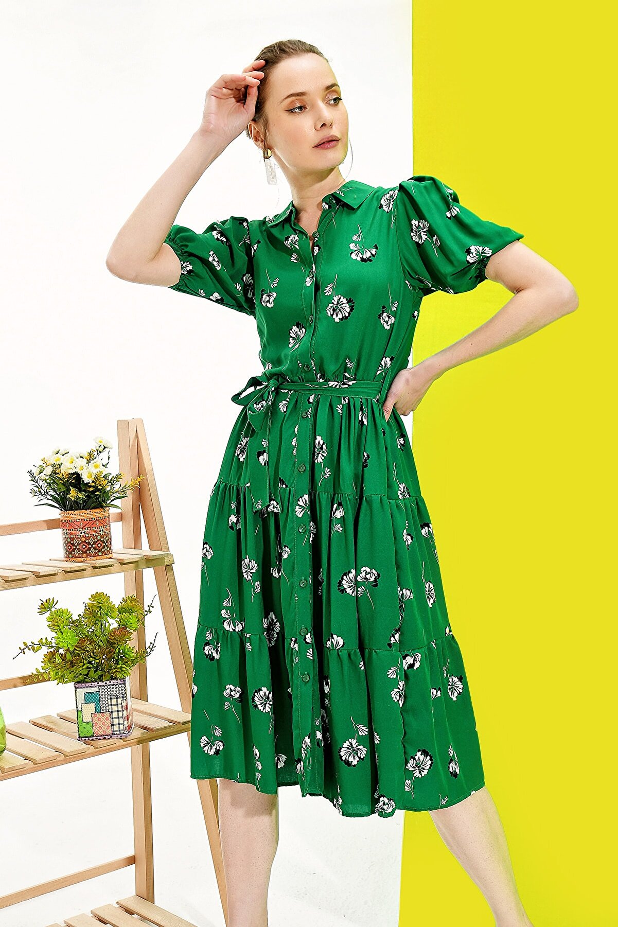 Trend Alaçatı Stili Kadın Yeşil Balon Kol Kat Kat Volanlı Dokuma Gömlek Elbise Dnz-3188