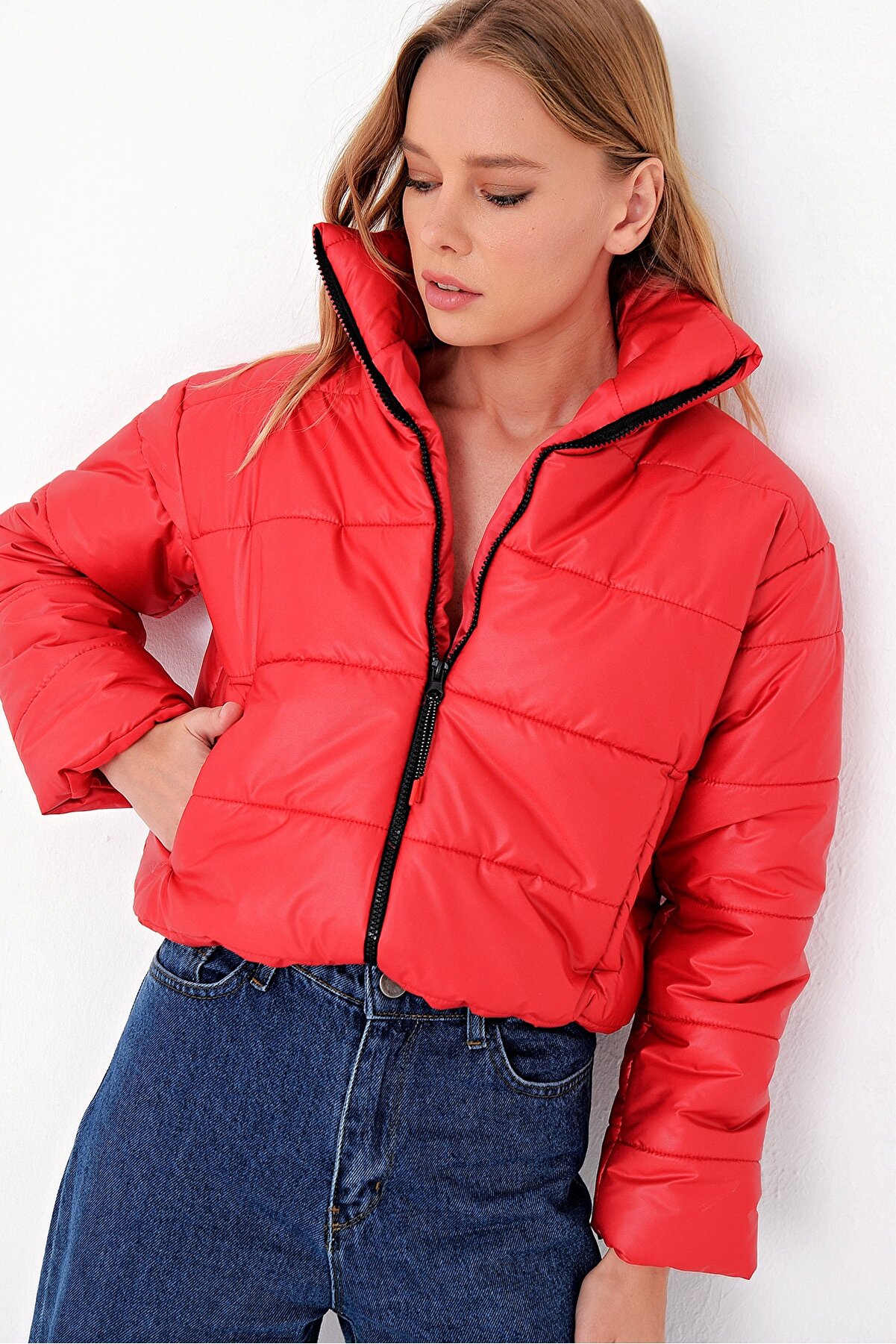 Trend Alaçatı Stili Kadın Kırmızı Crop Puffer Mont ALC-X5010