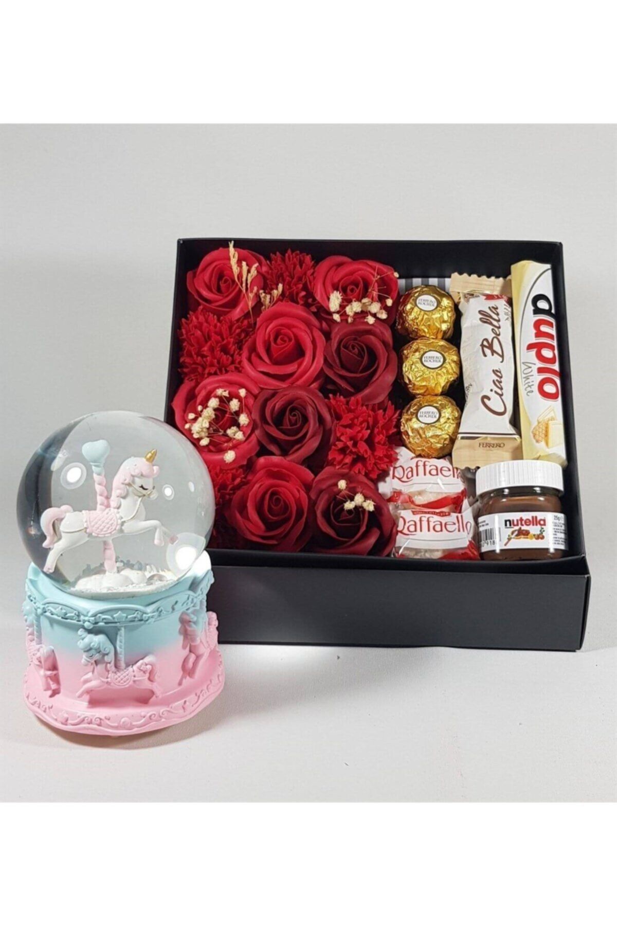 1001Hediye Yeni Iş Hediyesi Gül Kutusunda Ferrero Estrella Çikolata Unicorn Küre Hediye Seti
