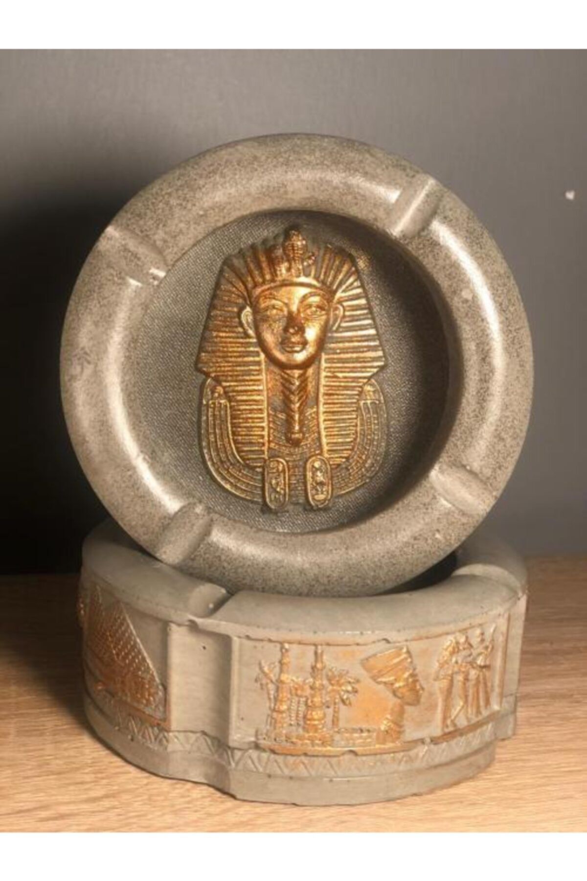 Talya Art Design , 1 Adt Mısır Figürlü, Beton Rengi Ve Altın Rengi Kabartmalı Küllük, Kül Tablası.
