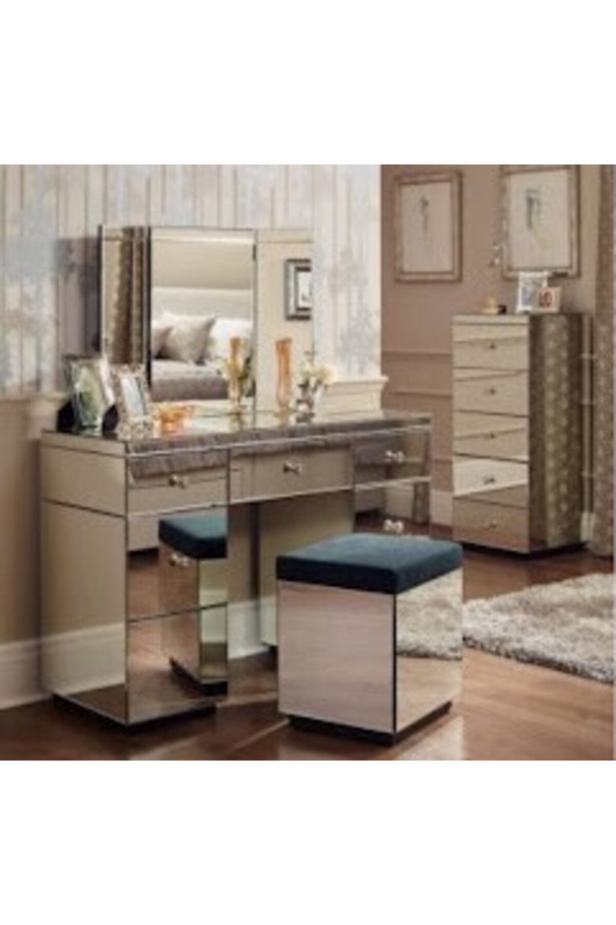 LUXURY VİLLA Luxury Makyaj Masası 4 Lü Set Makyaj Masası Aynası Puf Çamaşırlık