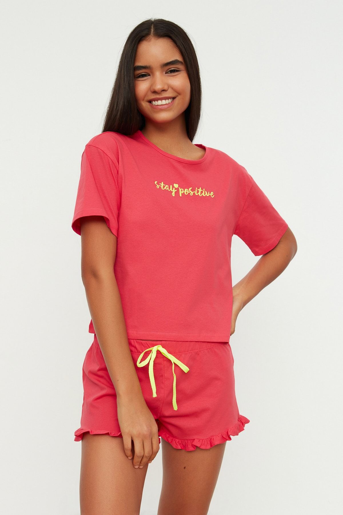 TRENDYOLMİLLA Fuşya Nakışlı Pamuklu T-shirt-Şort Örme Pijama Takımı THMSS20PT0165
