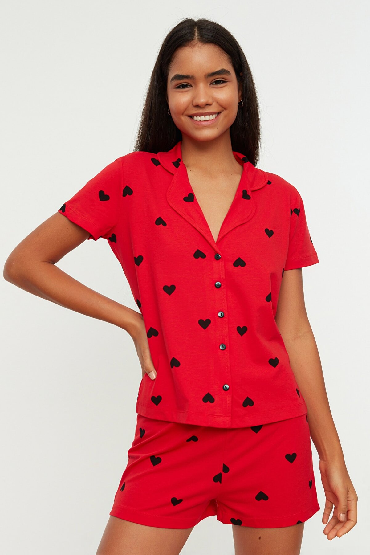 TRENDYOLMİLLA Kırmızı %100 Pamuk Kalp Desenli Gömlek-Şort Örme Pijama Takımı THMSS21PT0756