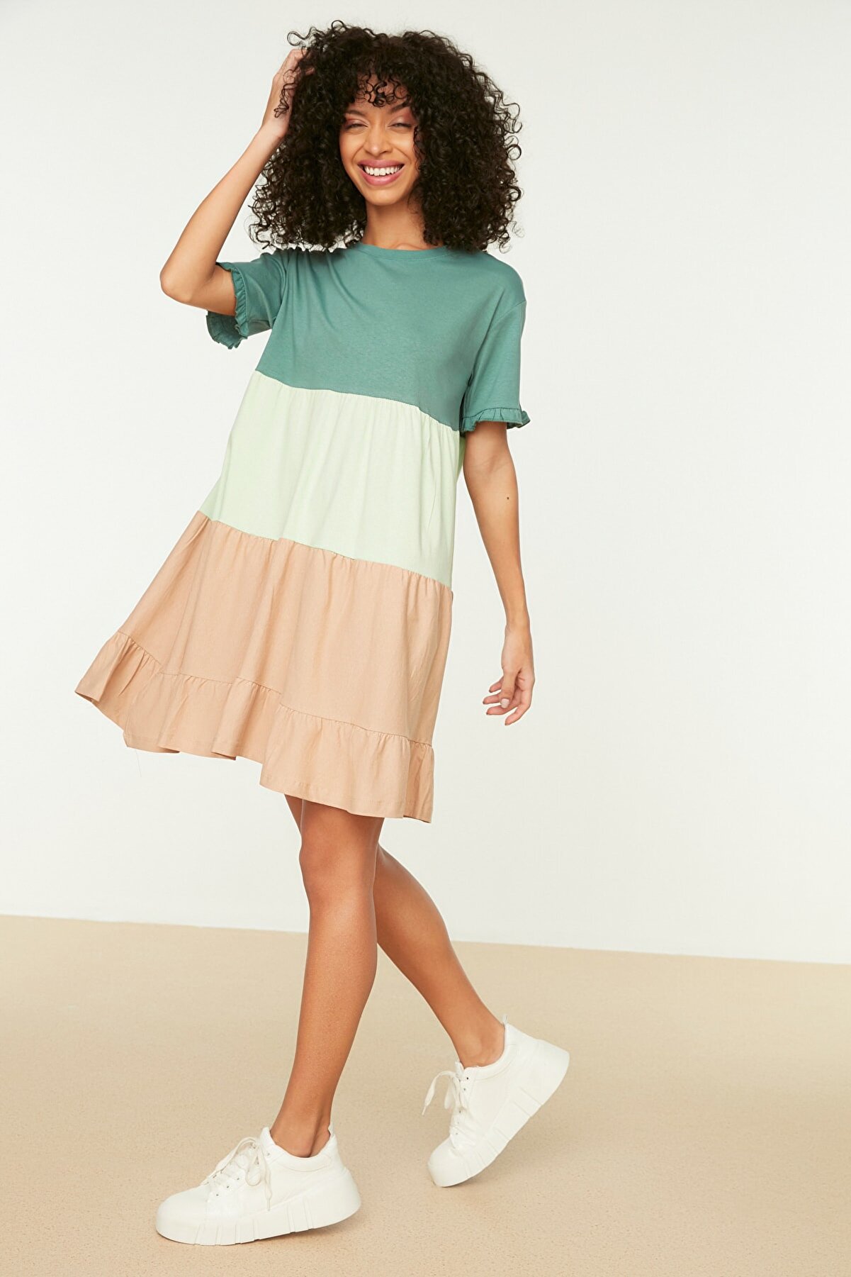 TRENDYOLMİLLA Yeşil %100 Pamuk Renk Bloklu Shift/Düz Mini Örme Elbise TWOSS20EL1638