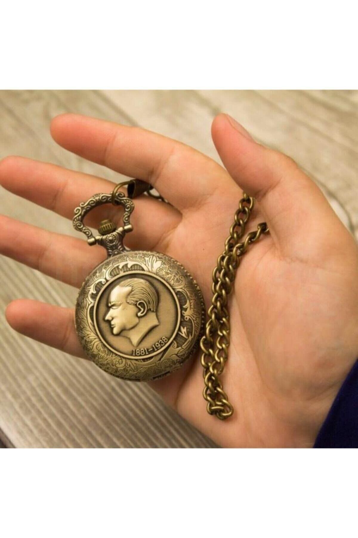 Genel Markalar Kabartmalı Atatürk Desenli Köstekli Cep Saati Klasik Kemer Zincirli