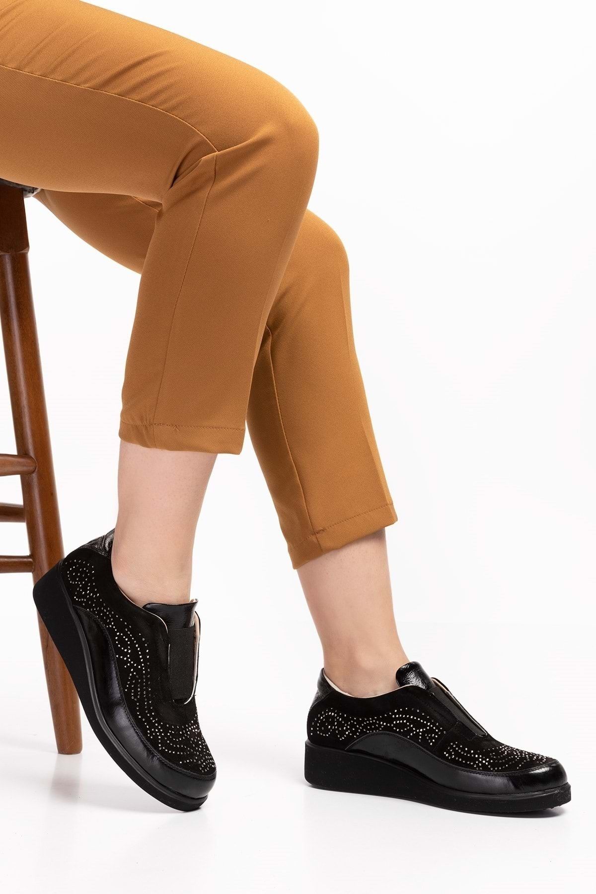 Gondol Hakiki Deri Ortopedik Taban Taş Detay Şık Ayakkabı Ert.3804 - Siyah - 40