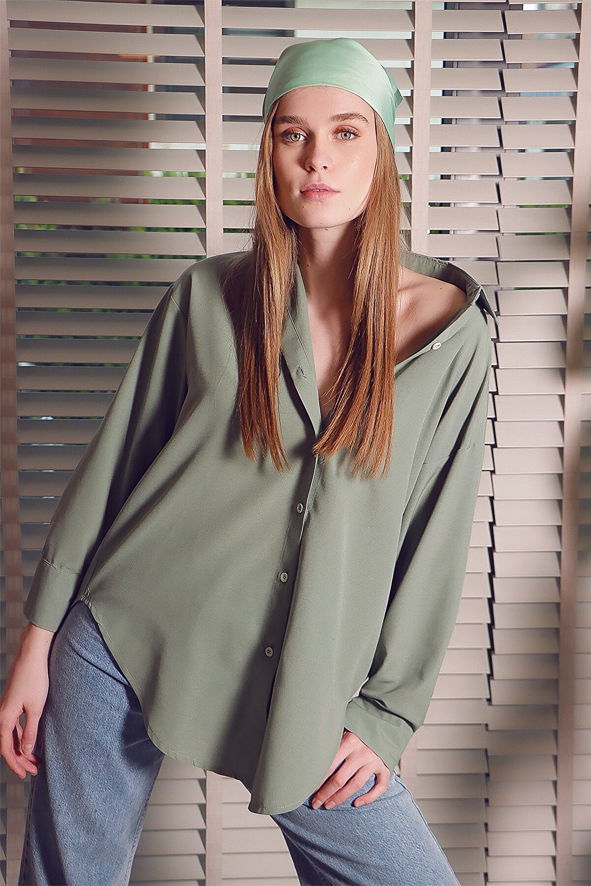 Trend Alaçatı Stili Kadın Haki Oversize Uzun Dokuma Gömlek ALC-X6828