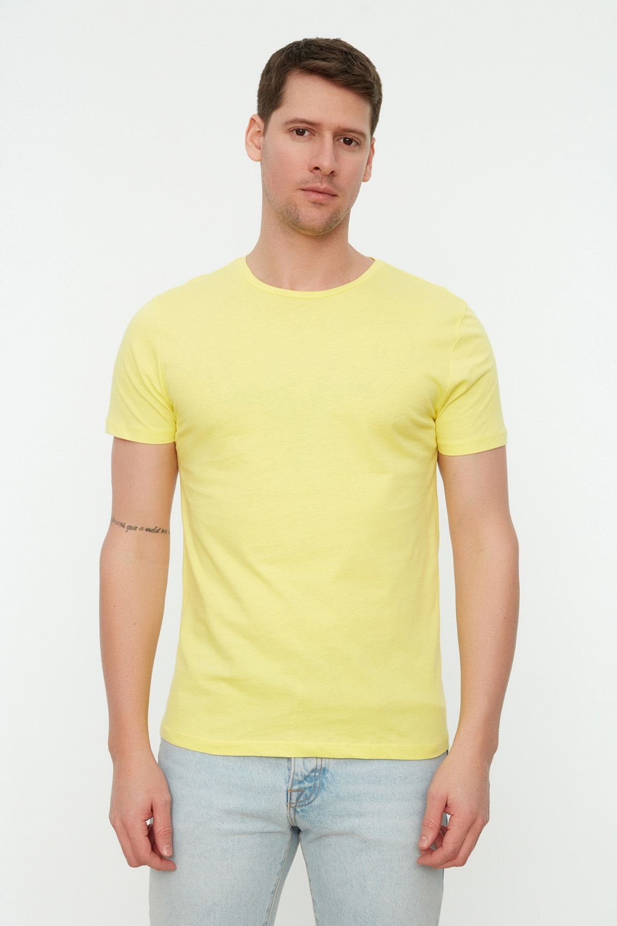 TRENDYOL MAN Sarı Erkek Basic Slim/Dar Kesim Bisiklet Yaka Kısa Kollu %100 Pamuklu T-Shirt TMNSS19BO0001