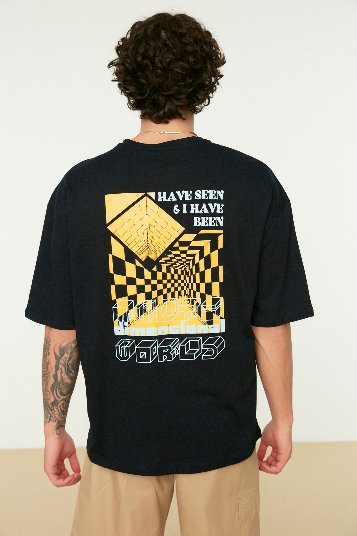 TRENDYOL MAN Lacivert  Oversize/Geniş Kesim Geometrik Baskılı %100 Pamuk Kısa Kol T-Shirt TMNSS22TS0428