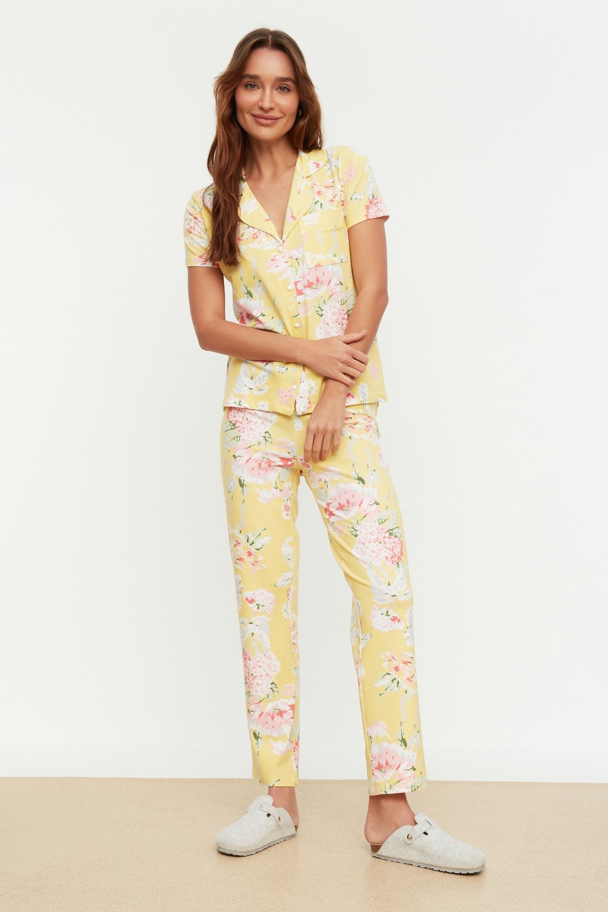TRENDYOLMİLLA Sarı %100 Pamuk Çiçek Desenli Gömlek-Pantolon Örme Pijama Takımı THMSS20PT0063