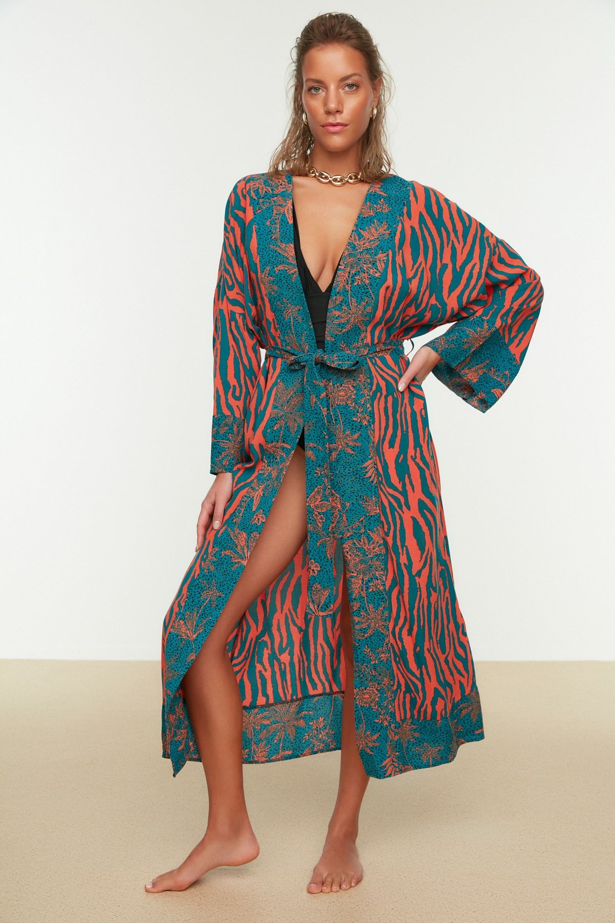 Trendyolmilla Zebra Desenli Kuşaklı Maxi Dokuma Plaj Kimono&Kaftan TBESS21KM0171