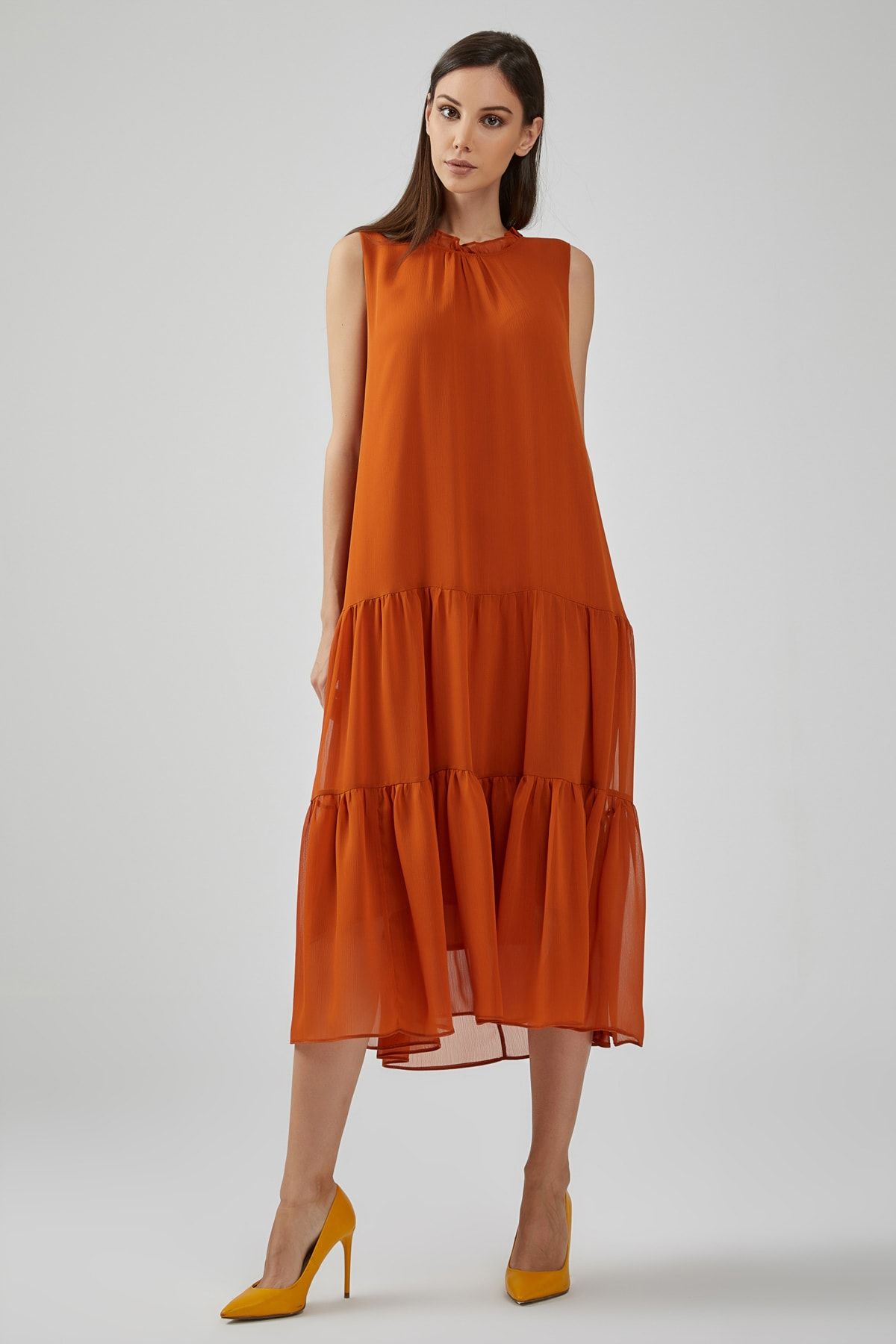 Gusto Kadın Turuncu Yakası Fırfırlı Etek Kısmı Büzgülü Astarlı Şifon Elbise