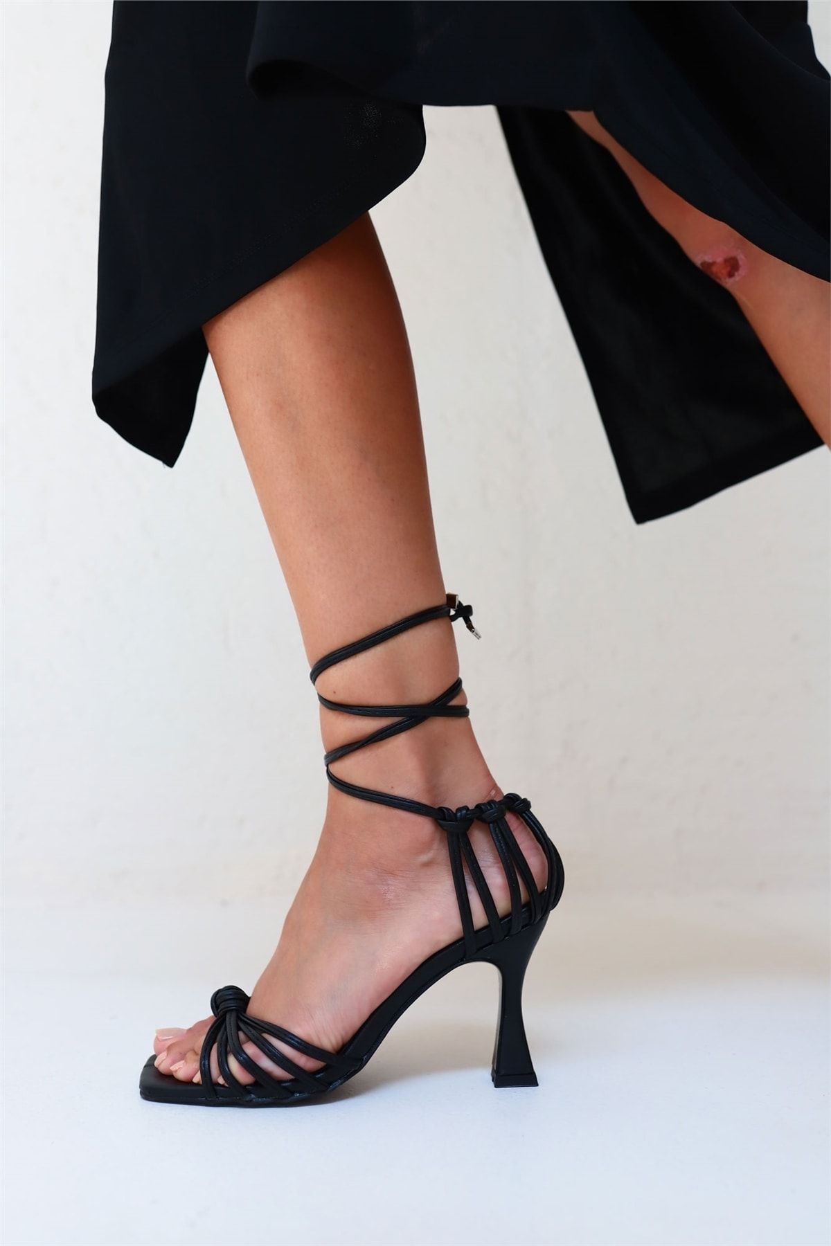 Cömert Ayakkabı Gizy Kadın Topuklu Ayakkabı Siyah Deri
