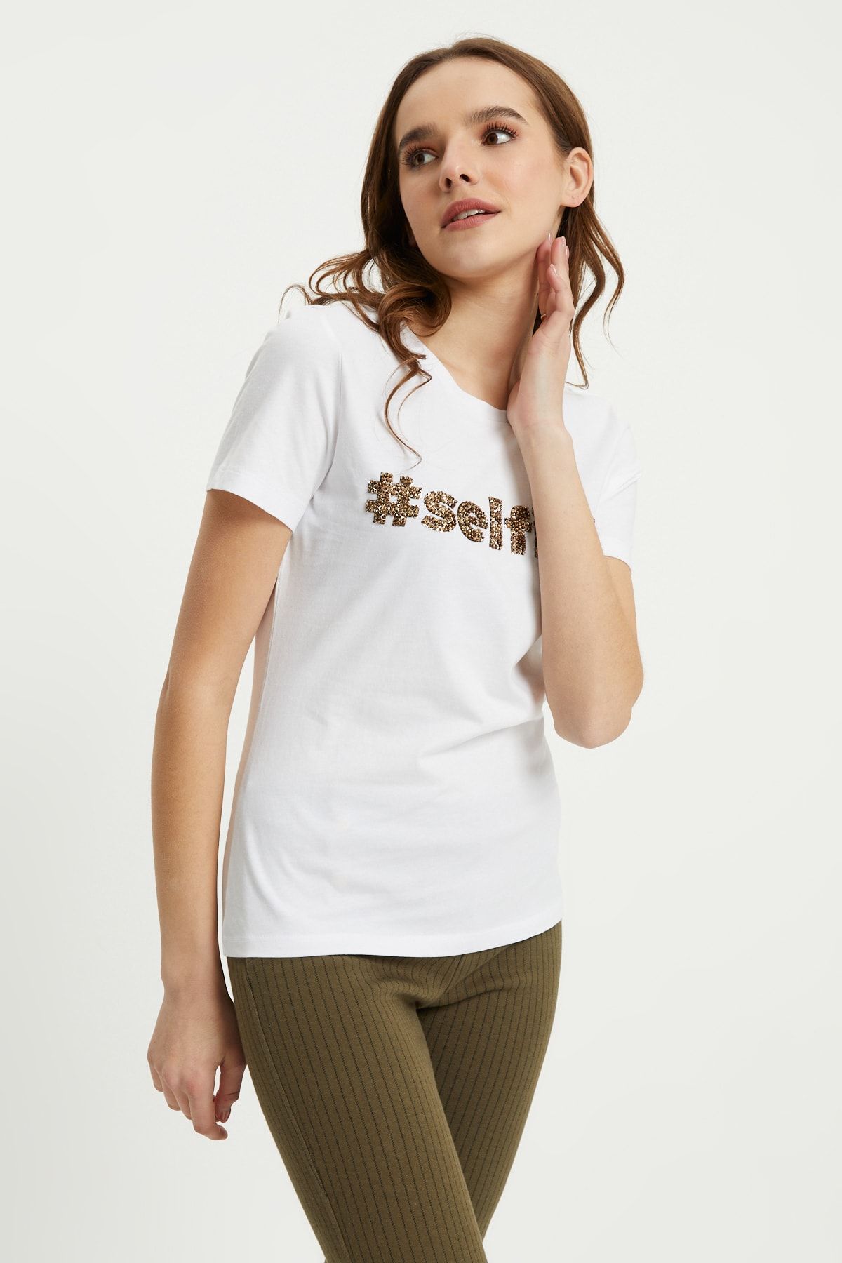 Hanna's Kadın Beyaz Selfish Yazısı Boncuk Işlemeli T-shirt