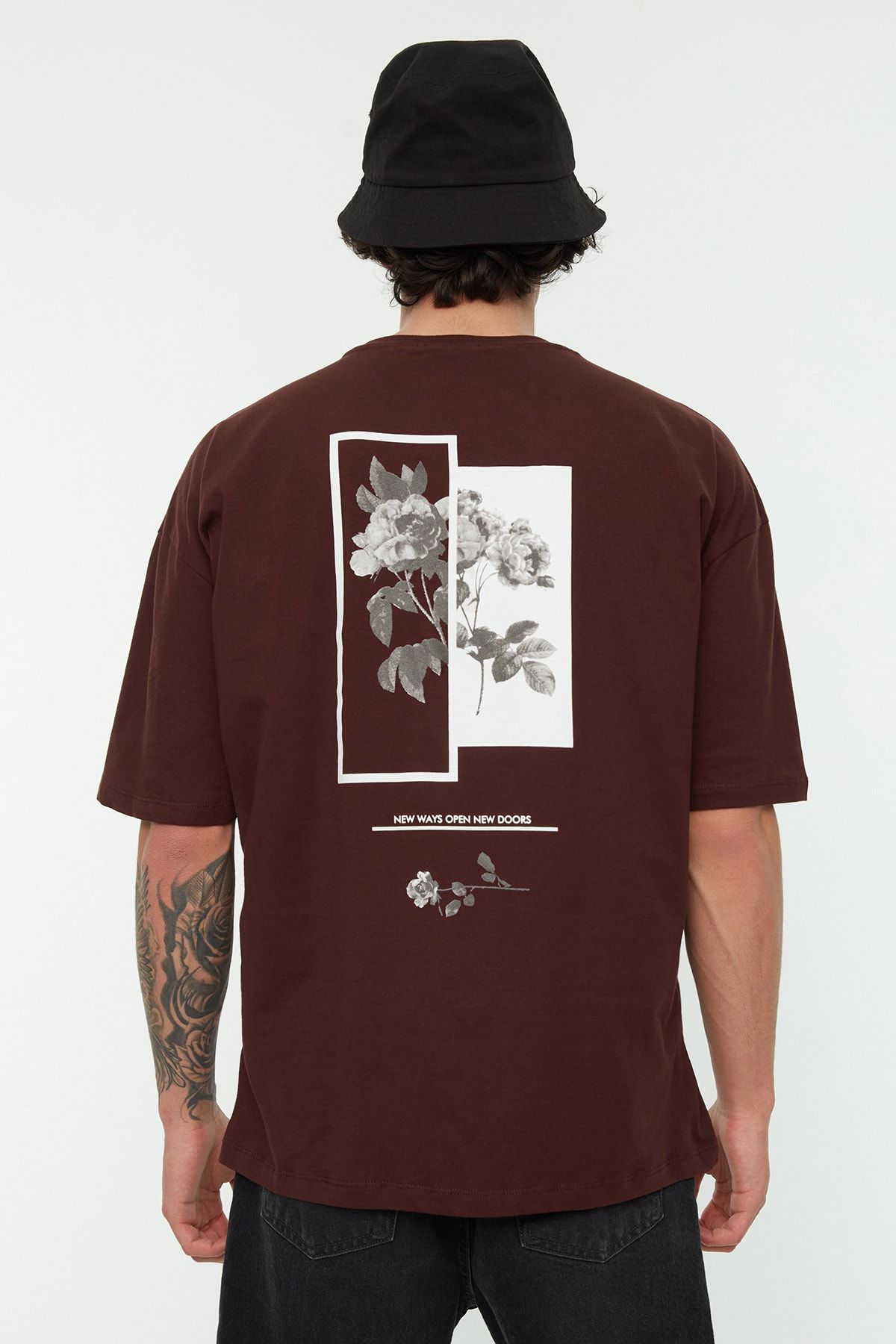 TRENDYOL MAN Kahverengi  Oversize/Geniş Kesim Çiçek Baskılı Kısa Kol %100 Pamuk T-Shirt TMNSS21TS1223