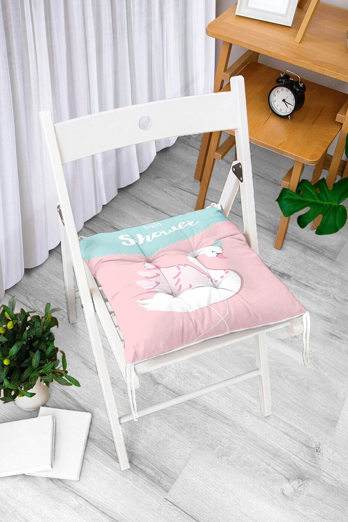 Realhomes Beyaz Zeminli Sevimli Geyik Tasarımlı Bebek Odası Pofidik Sandalye Minderi