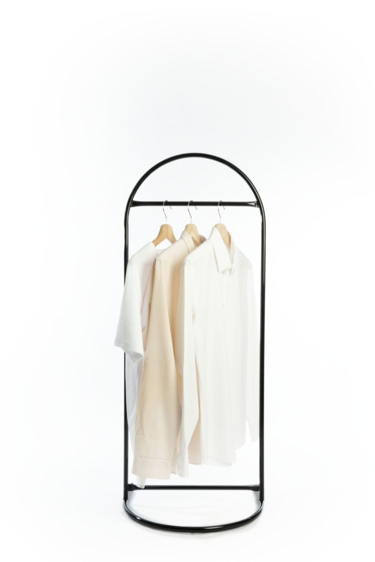 VegaDekor Butik Stil Oval Konfeksiyon Askılığı Siyah Renk Askılık Siyah Ayaklı Askılık Kıyafet Askılığı
