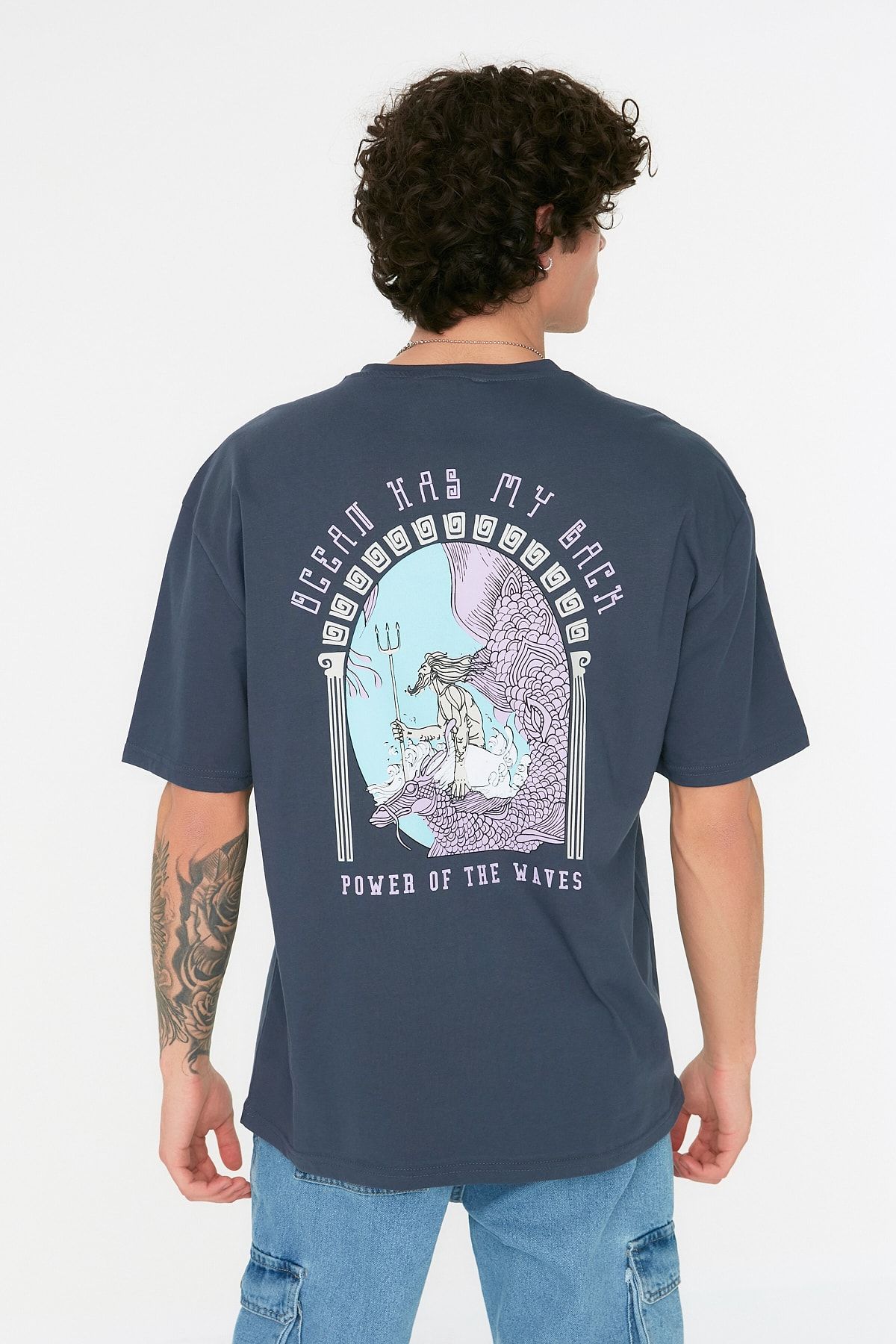 TRENDYOL MAN Lacivert Relaxed/Rahat Kesim Kısa Kollu Sanat Baskılı 100% Pamuklu T-Shirt TMNSS21TS3559