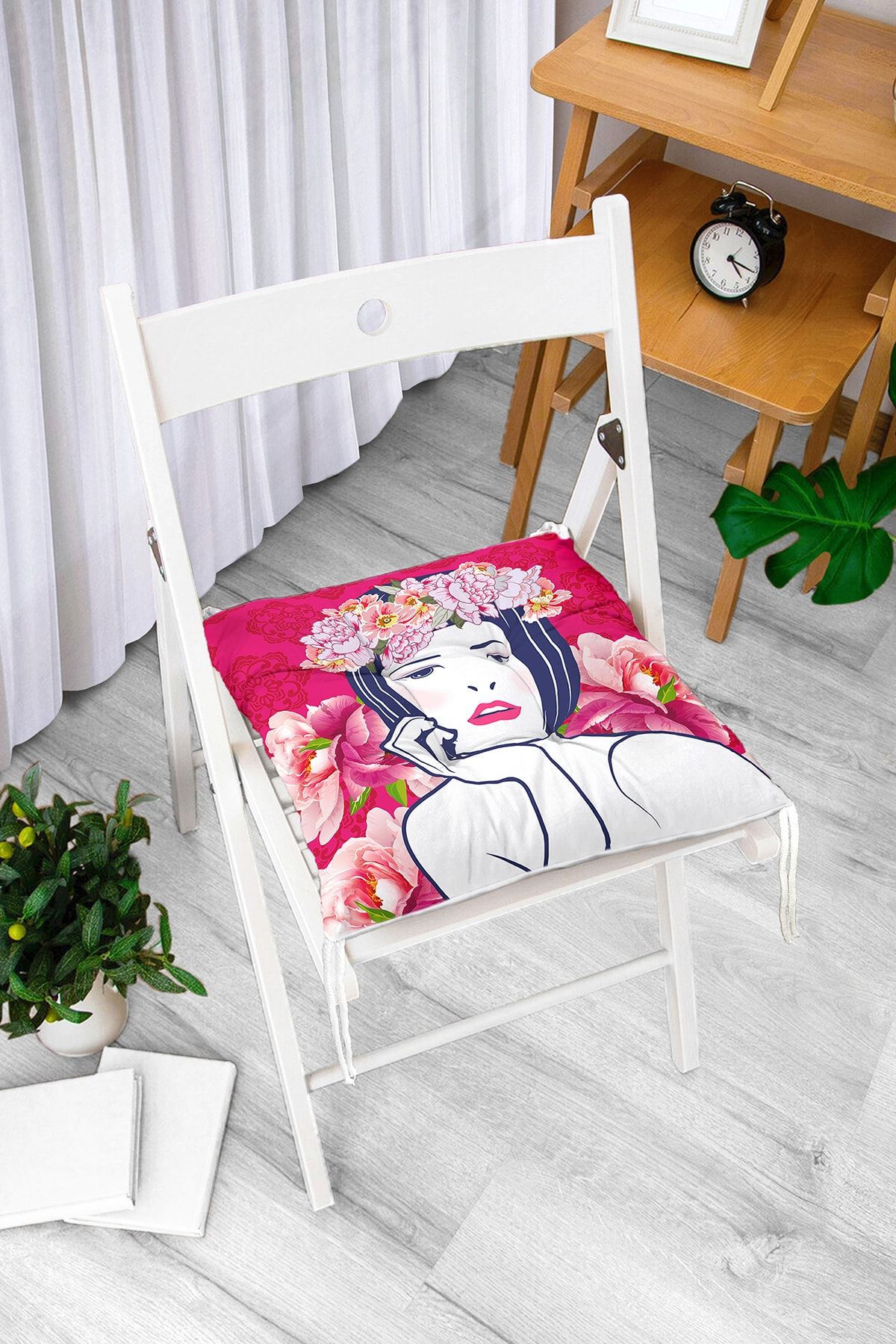 Realhomes Çiçek Taçlı Japon Kadın Figürlü Dekoratif Pofidik Sandalye Minderi