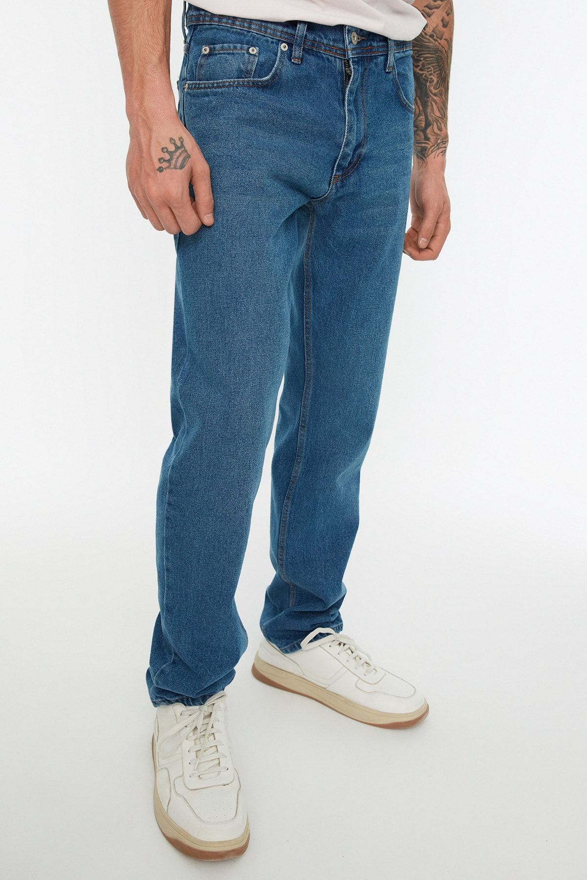 TRENDYOL MAN Indigo  Straight Fit Jeans TMNSS22JE0228