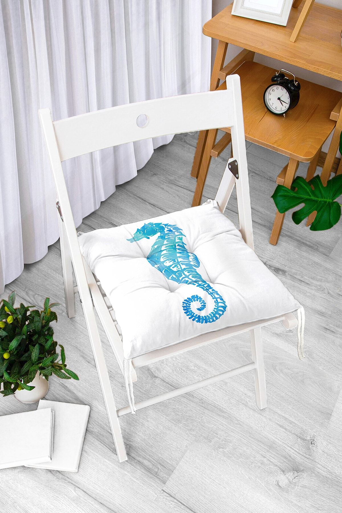 Realhomes Beyaz Zemin Üzerinde Renkli Deniz Kestanesi Desenli Dijital Baskılı Modern Pofidik Sandalye Minderi