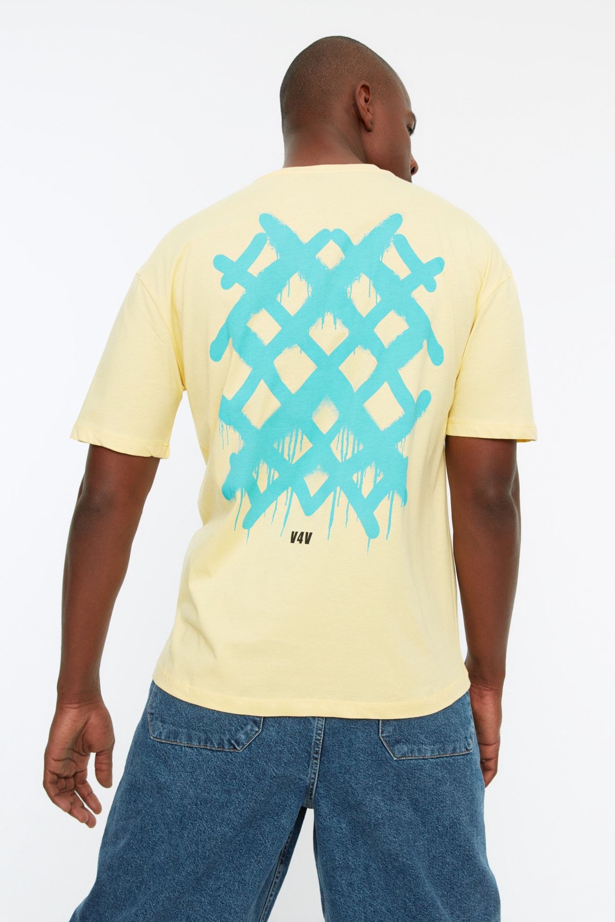 TRENDYOL MAN Sarı Erkek Relaxed/Rahat Kesim Kısa Kollu Geometrik Baskılı %100 Pamuk T-Shirt TMNSS20TS1036