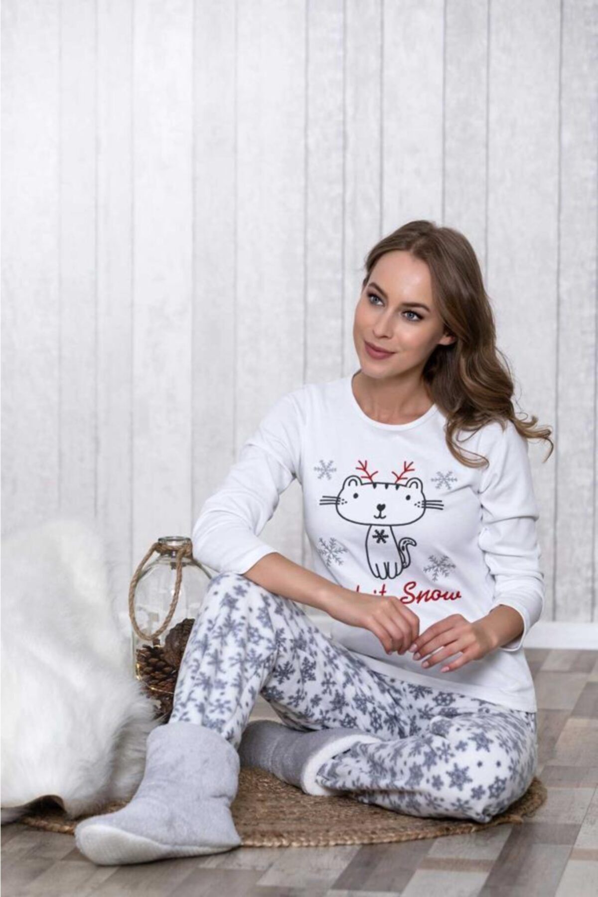 LİNGABOOMS Kadın Bej Kar Tanesi Baskılı Kışlık Polar Pijama Takım 1041