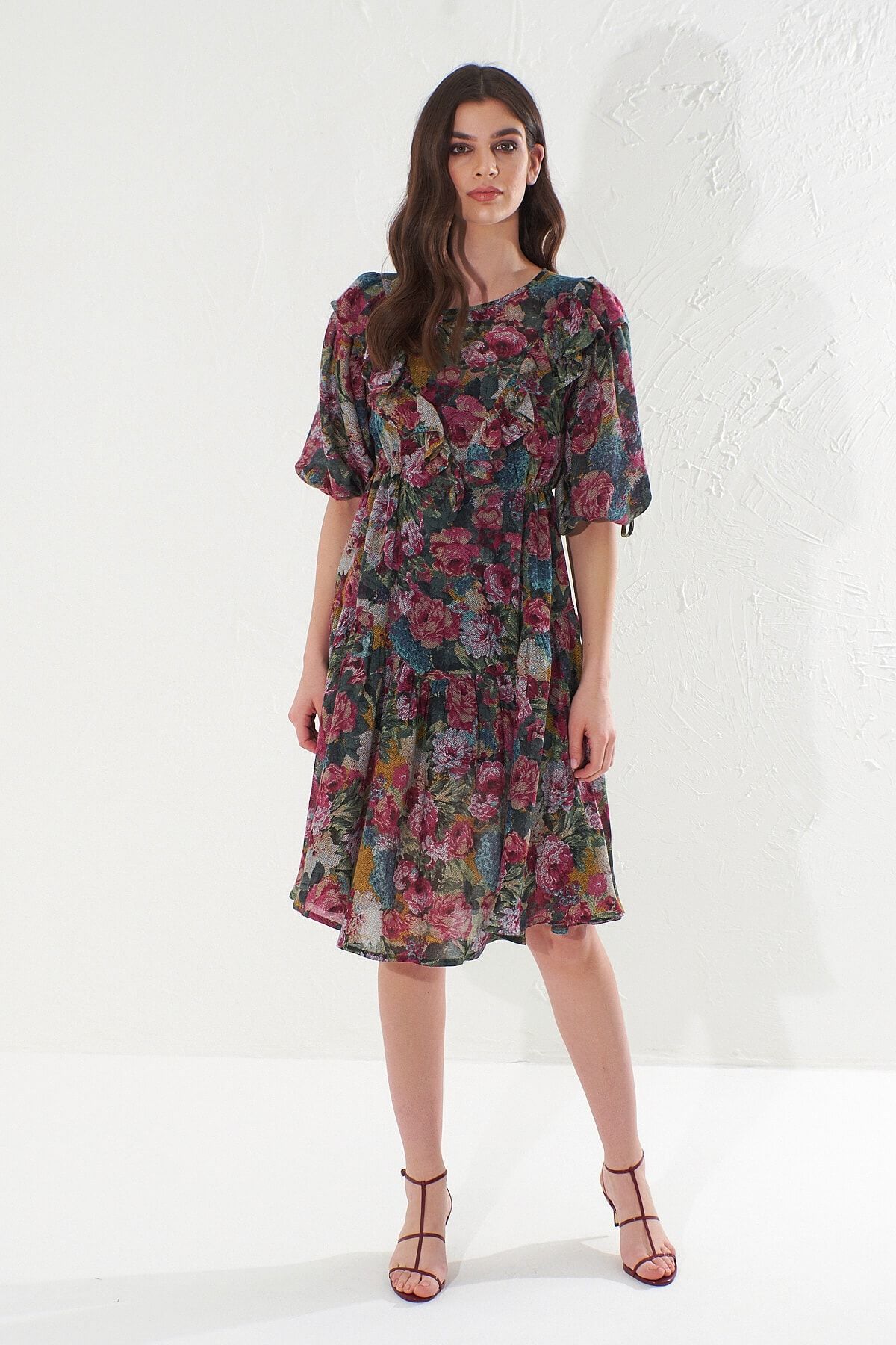 Hanna's Kadın Çiçekli Fırfır Ve Büzgü Detaylı Emprime Desenli Dokuma Elbise