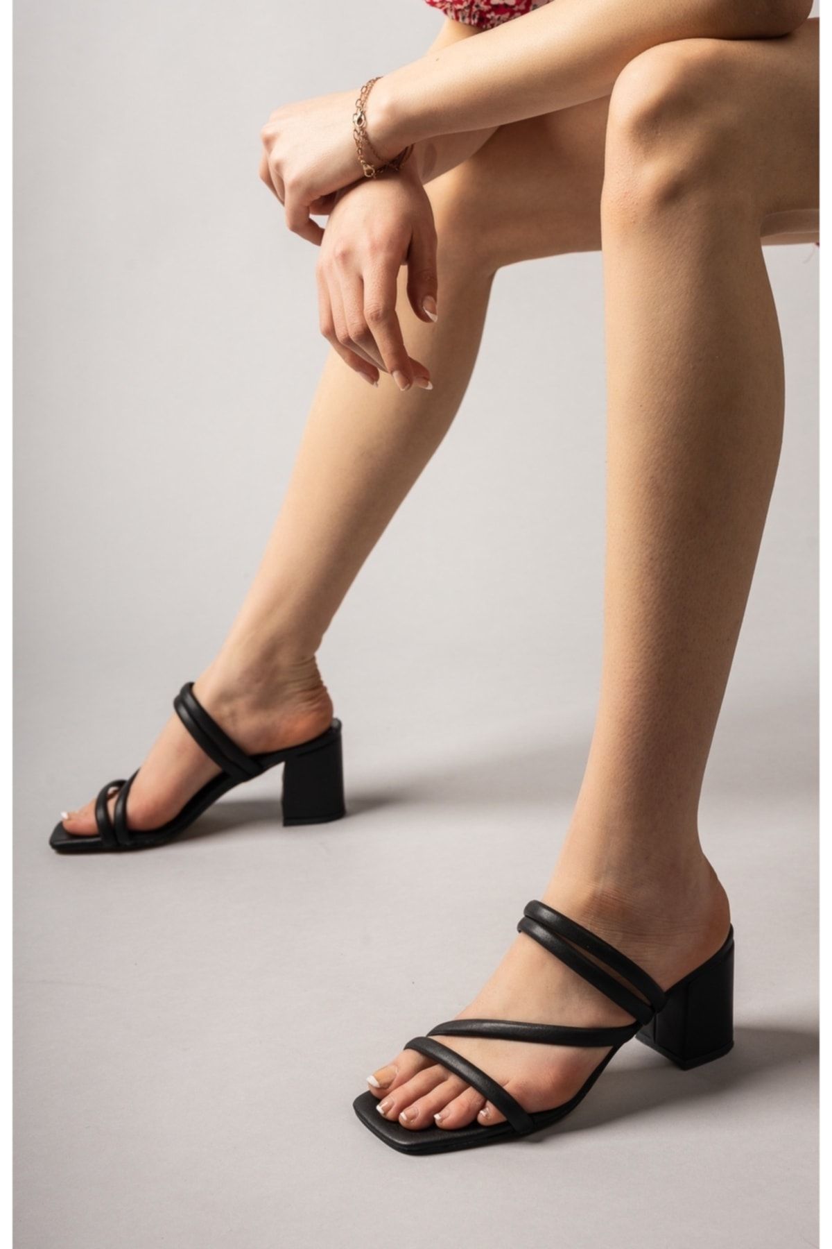 meyra'nın ayakkabıları Kadın Siyah Çapraz Topuklu Terlik