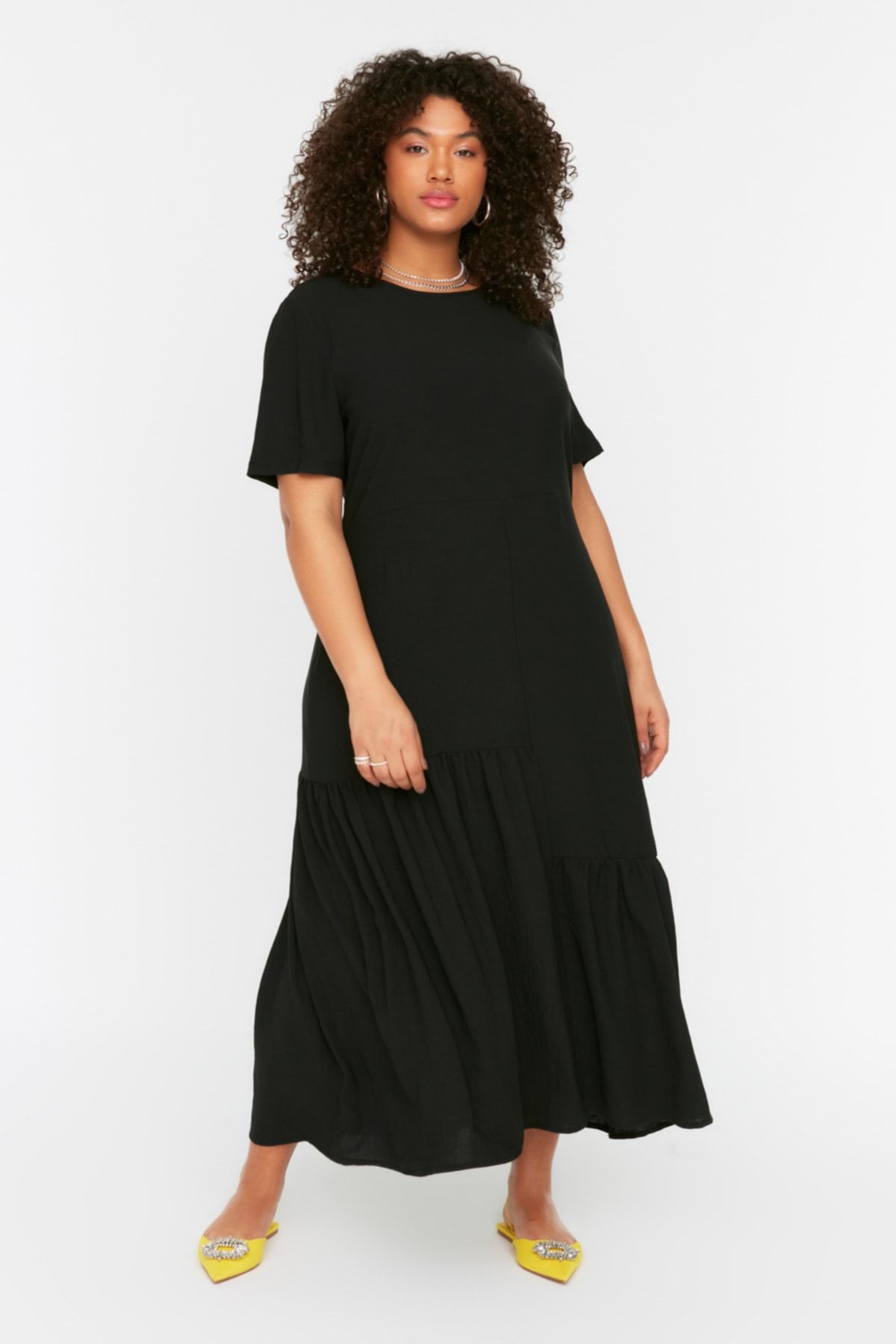 Trendyol Curve Siyah Dokuma Volanlı Elbise TBBSS22EL1595