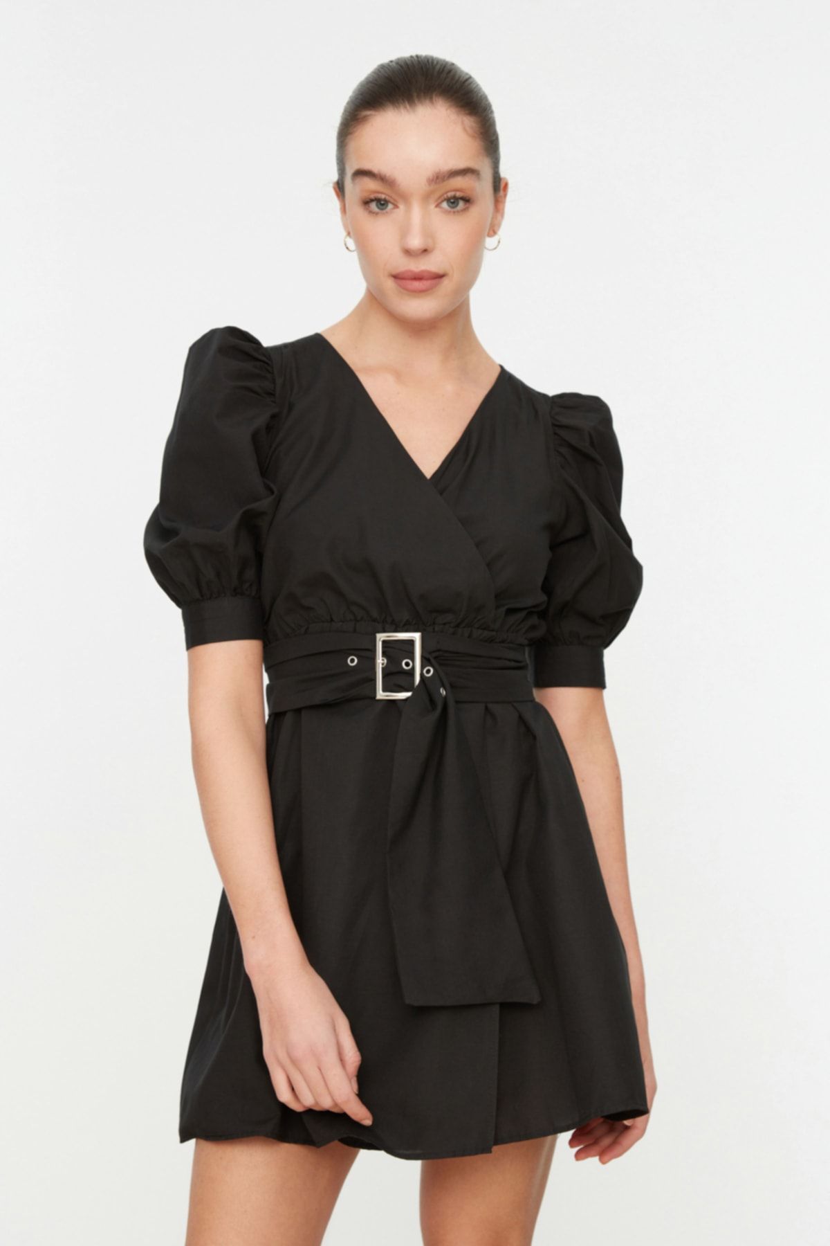TRENDYOLMİLLA Siyah Kemerli Mini Belden Açılan Dokuma Elbise  TWOSS20EL0619
