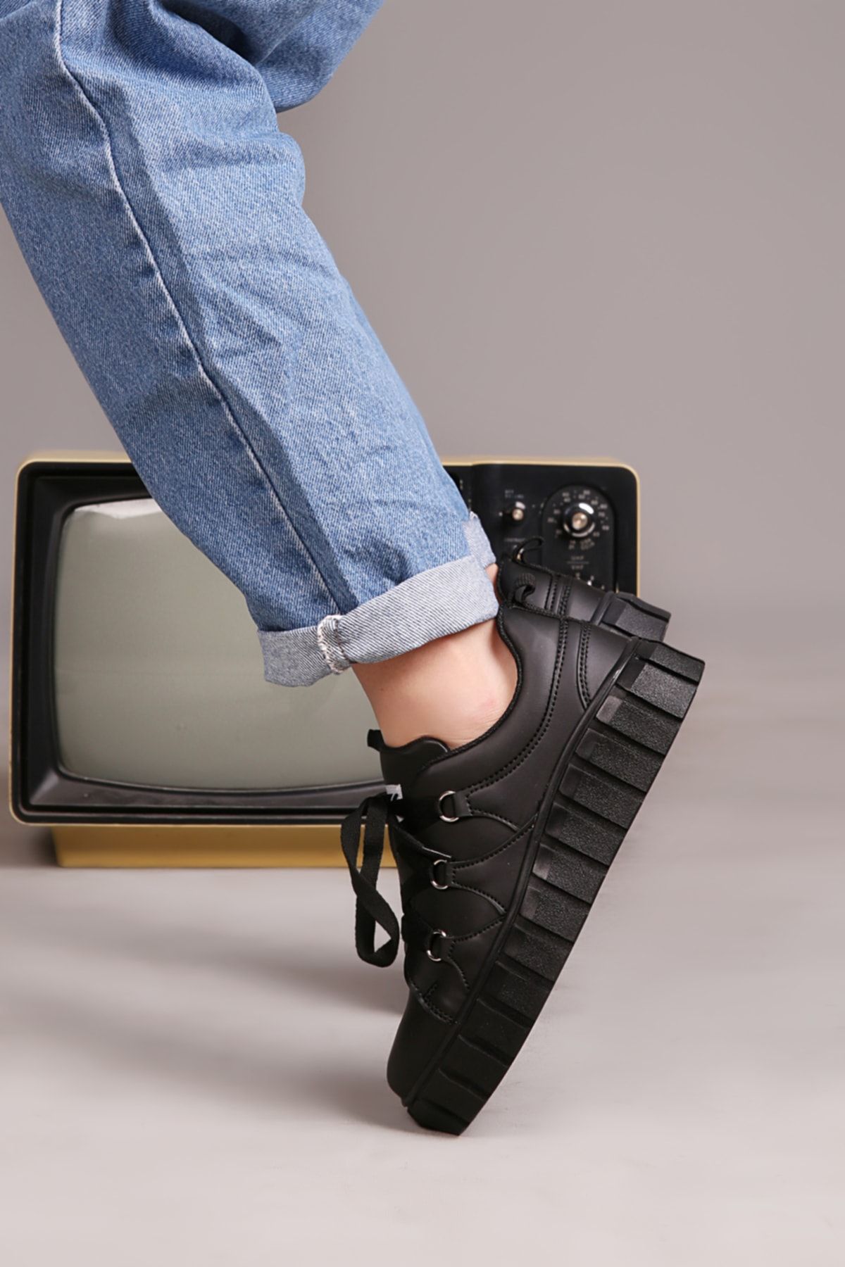 Özay ayakkabı Kadın Siyah Dolgu Taban Ortapedik Sneaker Ayakkabı