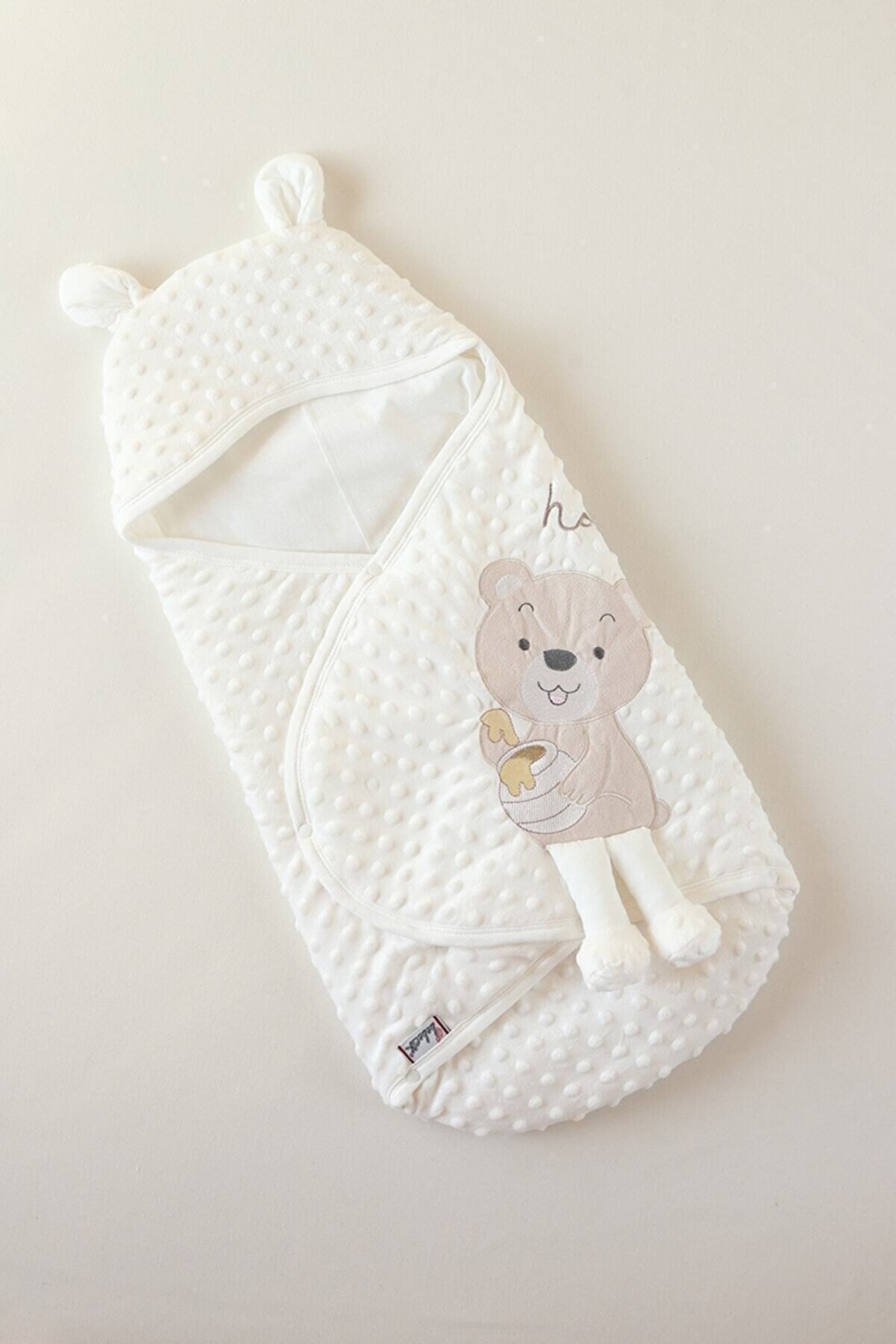 AE Group Unisex Bebek Beyaz Sevimli Topitos Nakışlı Velboa Kundak