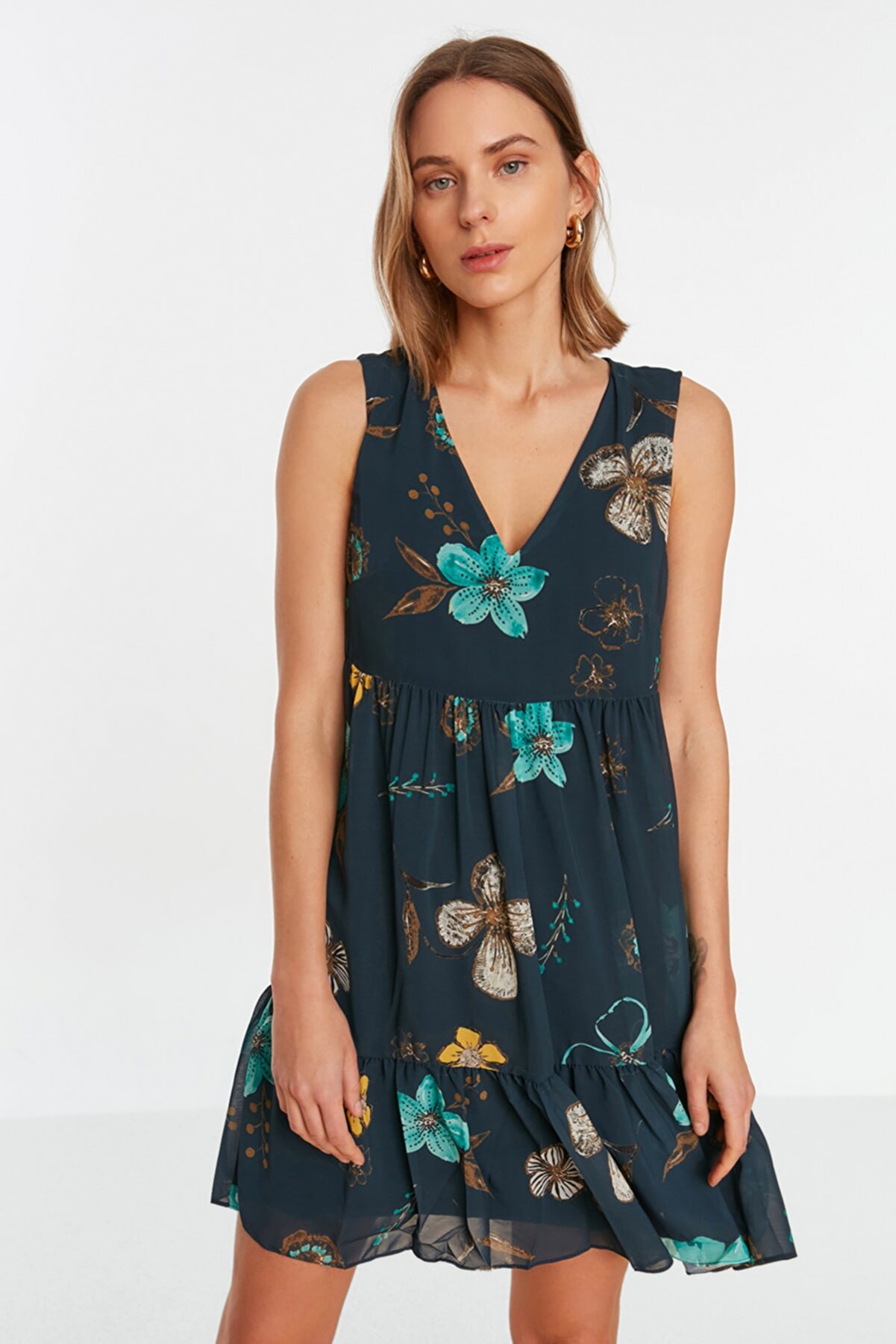 TRENDYOLMİLLA Lacivert Çiçek Desenli Shift/Düz Kesim Astarlı Şifon Mini Dokuma Elbise TWOSS20EL2329
