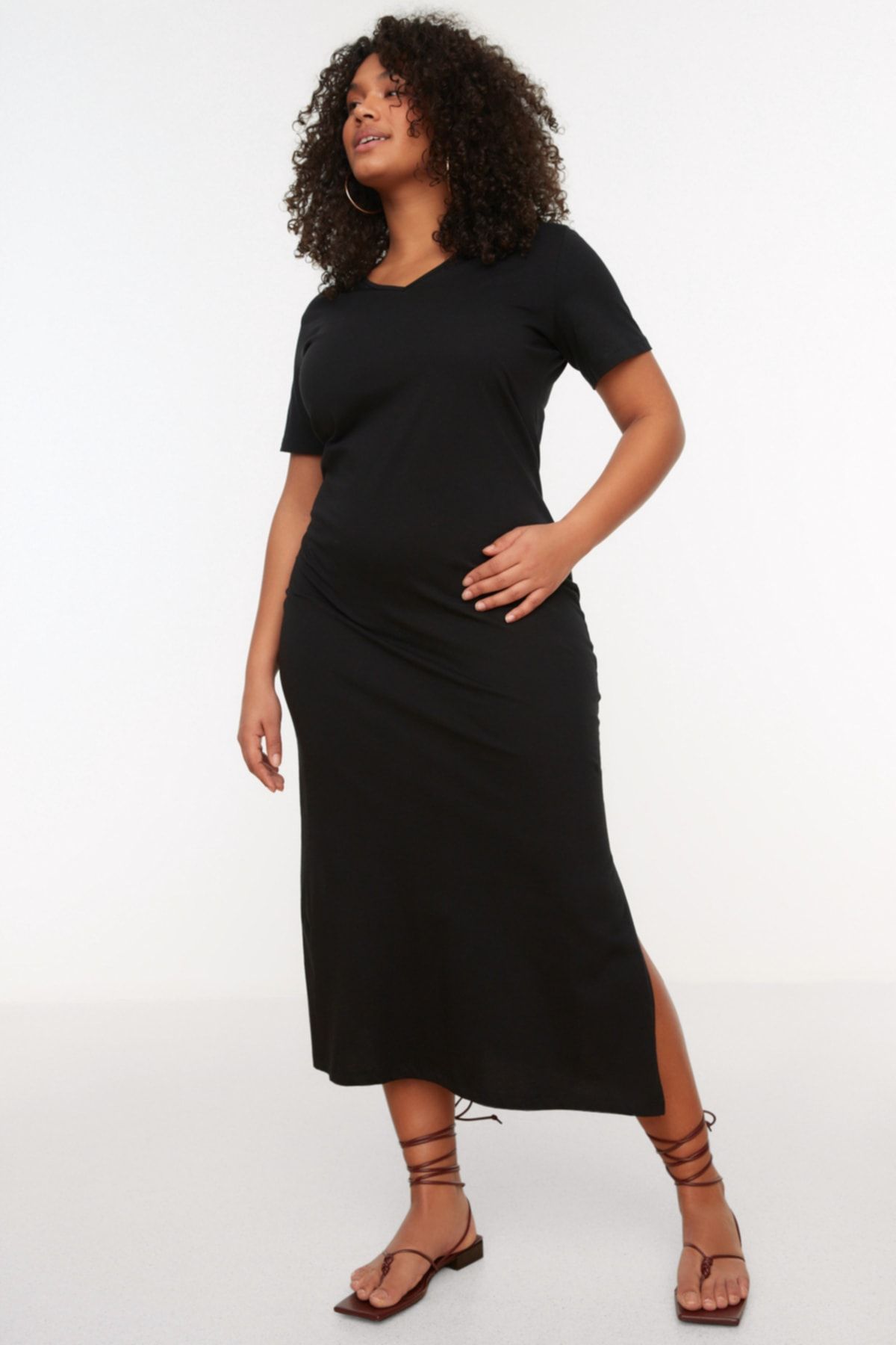 Trendyol Curve Siyah V Yaka Yırtmaçlı Örme Elbise TBBSS22AH0163
