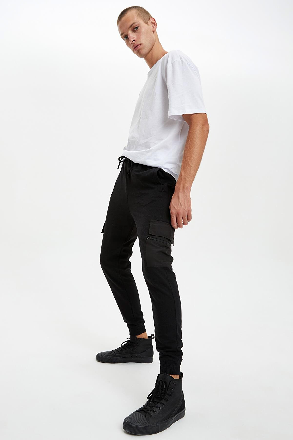 Defacto Slim Fit Cep Detaylı Esnek Bantlı Paça Ince Sweatshirt Kumaşı Pantolon