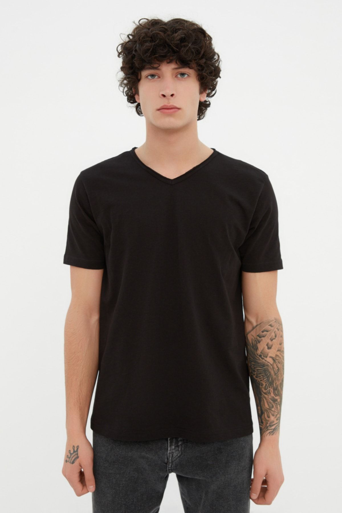 TRENDYOL MAN Siyah  Basic Regular/Normal Kesim V Yaka %100 Pamuk Flamlı Süprem T-Shirt TMNSS20TS0035