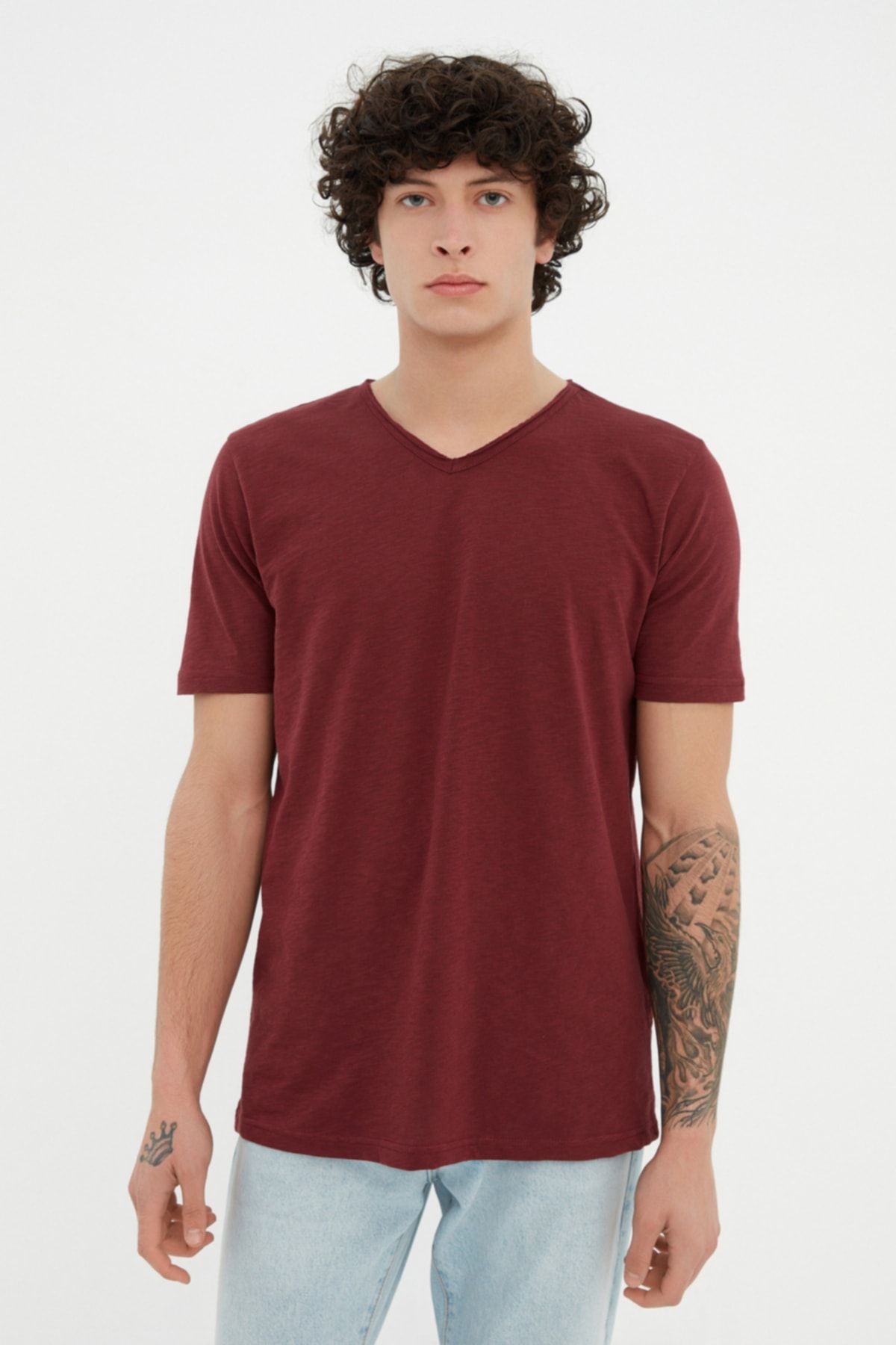 TRENDYOL MAN Bordo Erkek Basic Regular Fit V Yaka %100 Pamuk Flamlı Süprem T-Shirt TMNSS20TS0035