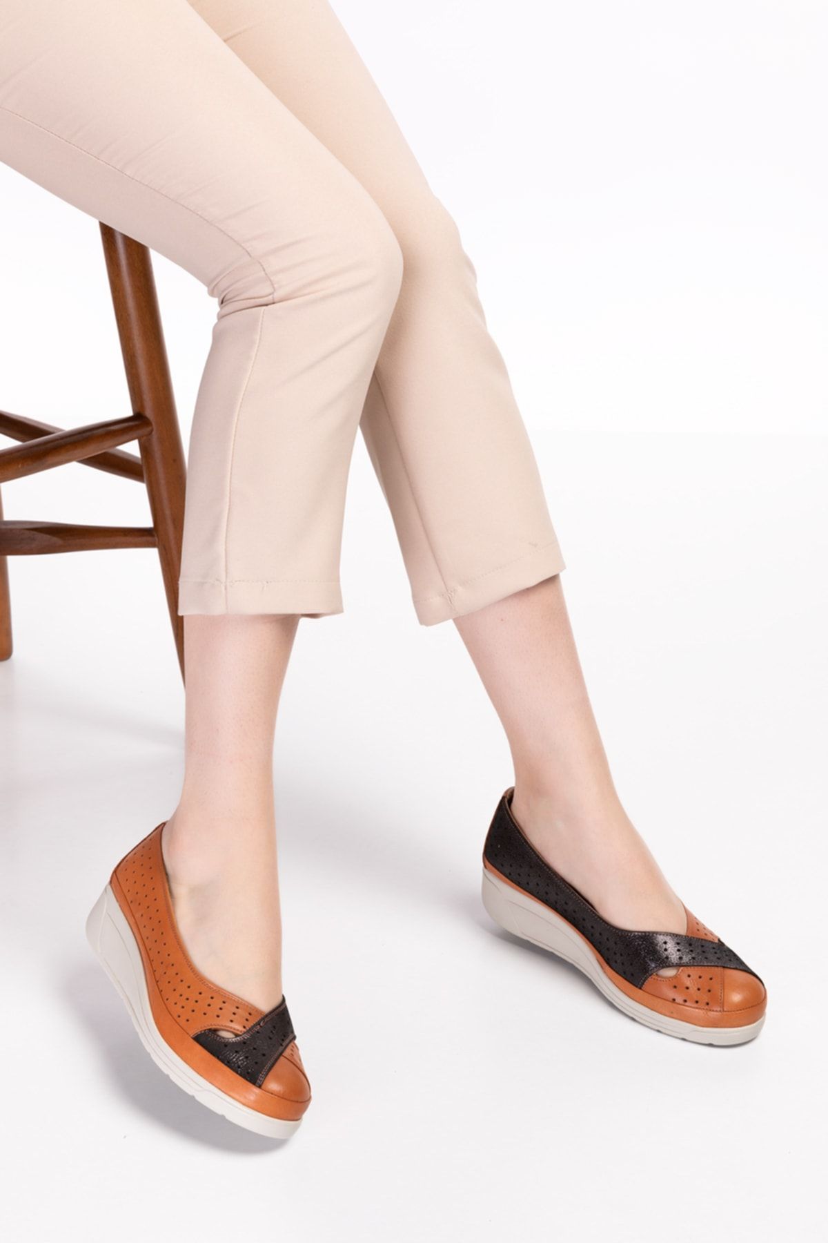 Akgün Terlik Kadın Taba Platin Hakiki Deri Ortopedik Ayakkabı