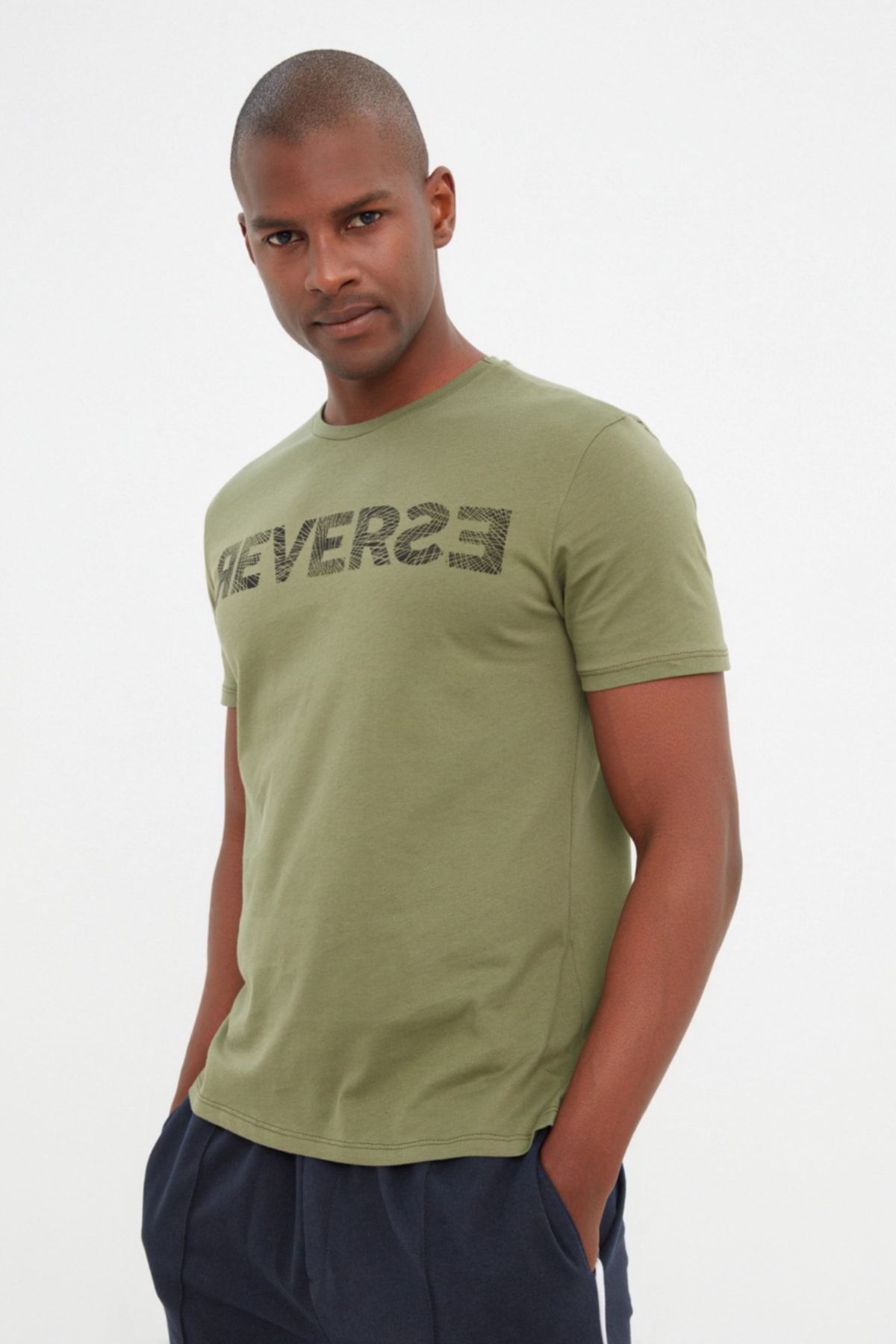 TRENDYOL MAN Haki Erkek Basic Slim Fit Minimal Slogan Baskılı Kısa Kollu T-Shirt TMNSS20TS0084